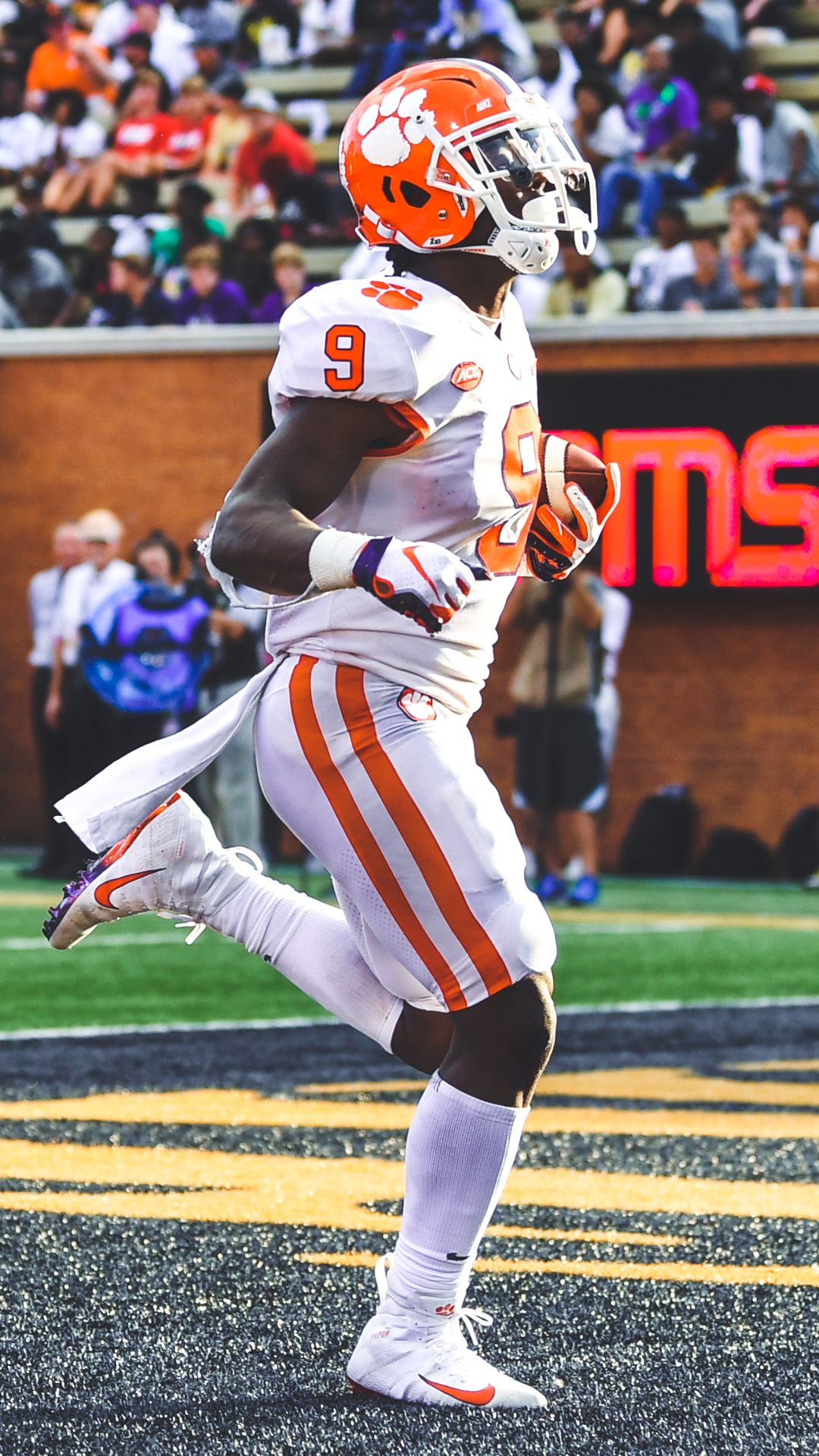 Travis Etienne