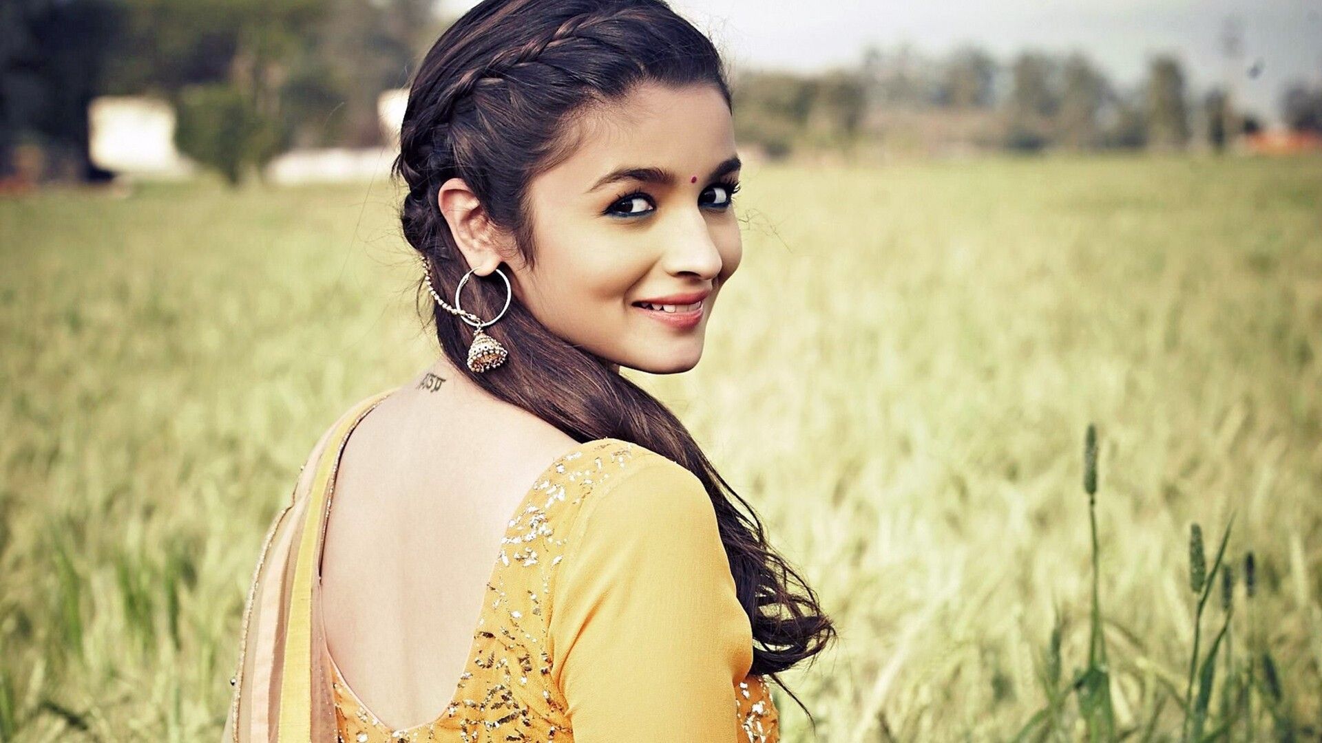 Alia Bhatt Desi Look Laptop Full HD 1080P HD 4k