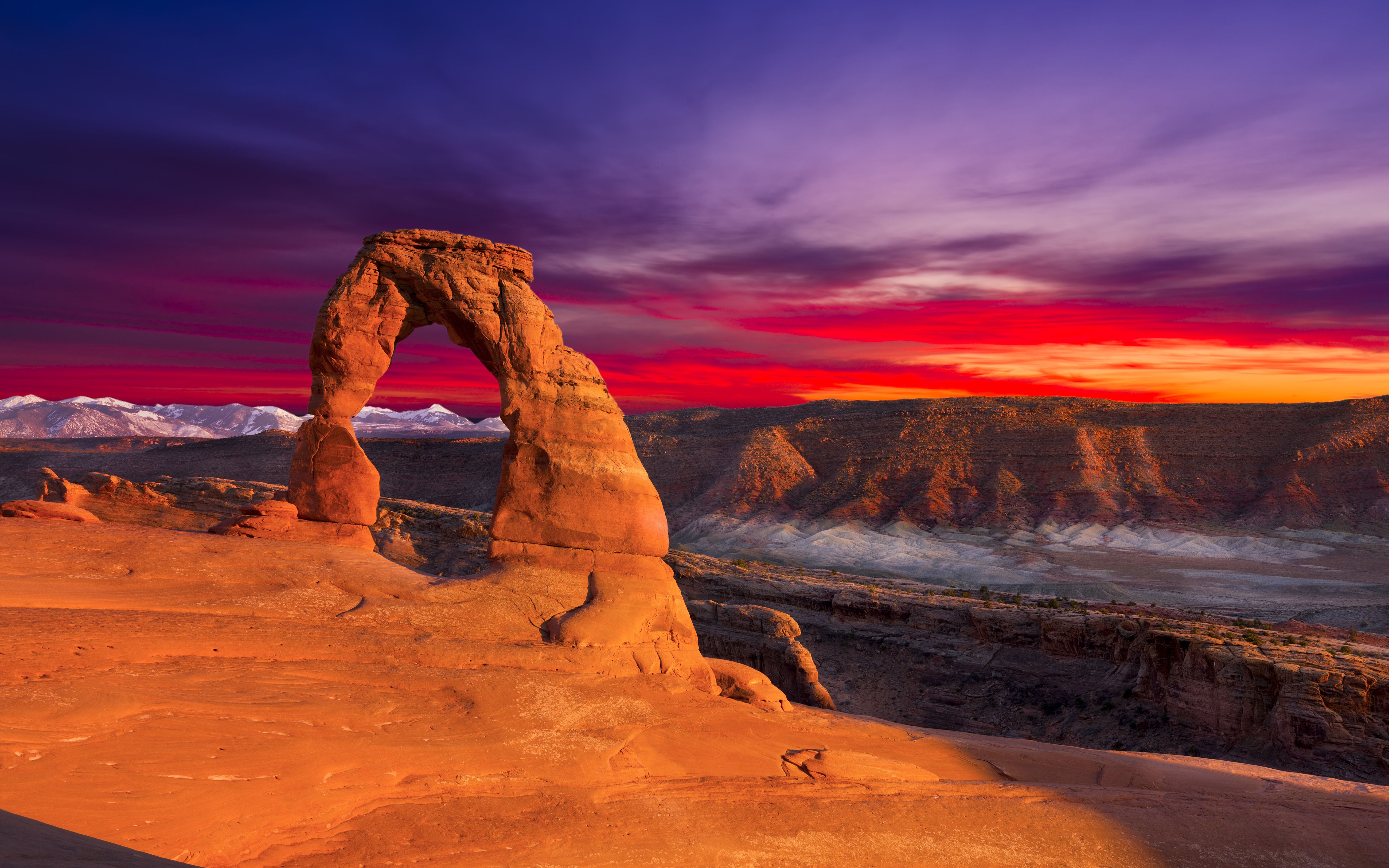 Sunset Red Clouds Delicate Arch Arches National Park Utah United