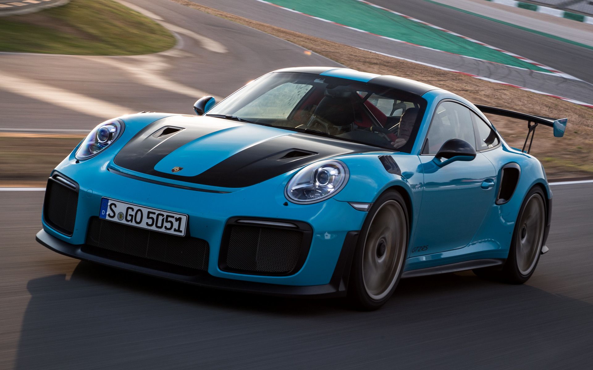 Porsche 911 GT2 RS and HD Image