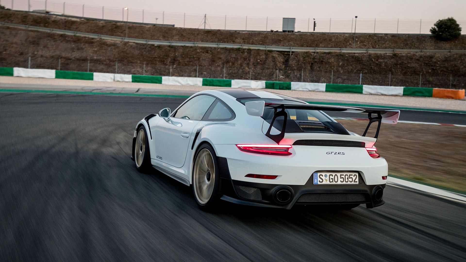 Porsche 911 GT2 RS Wallpaper, Specs & Videos HD