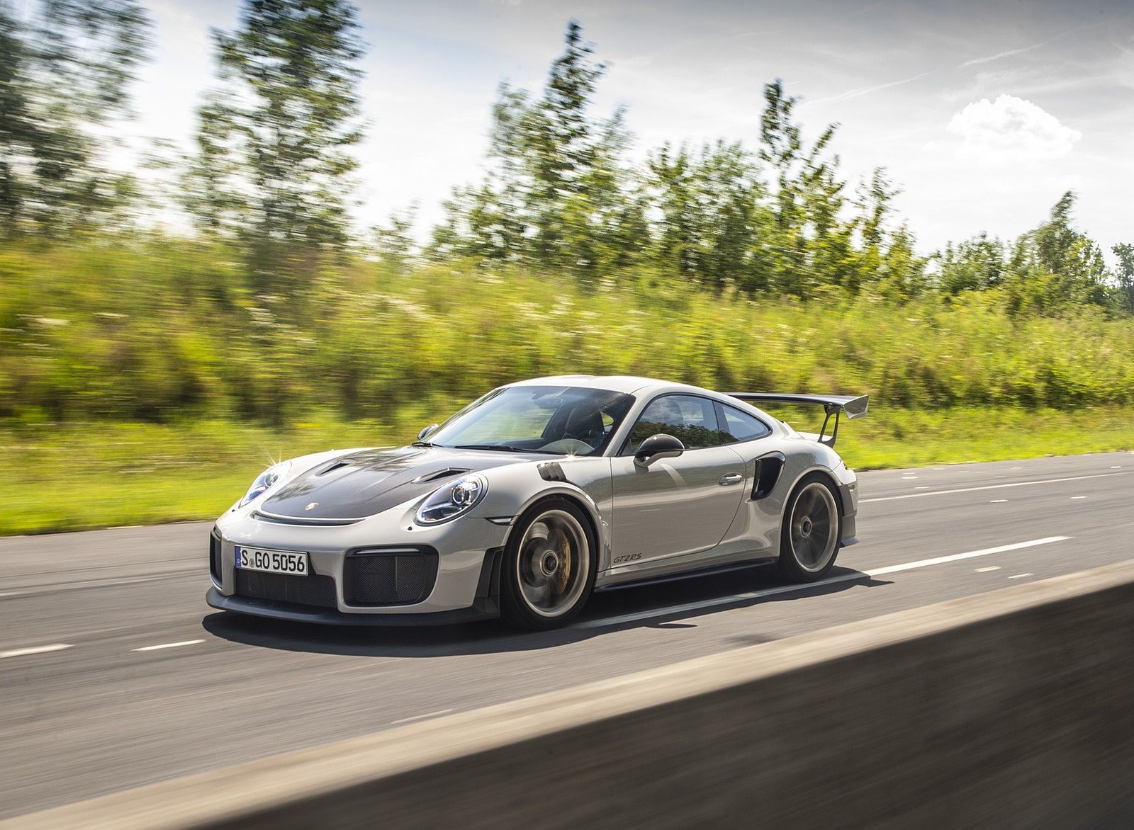 Porsche 911 GT2 RS Front Three Quarter Wallpaper 12