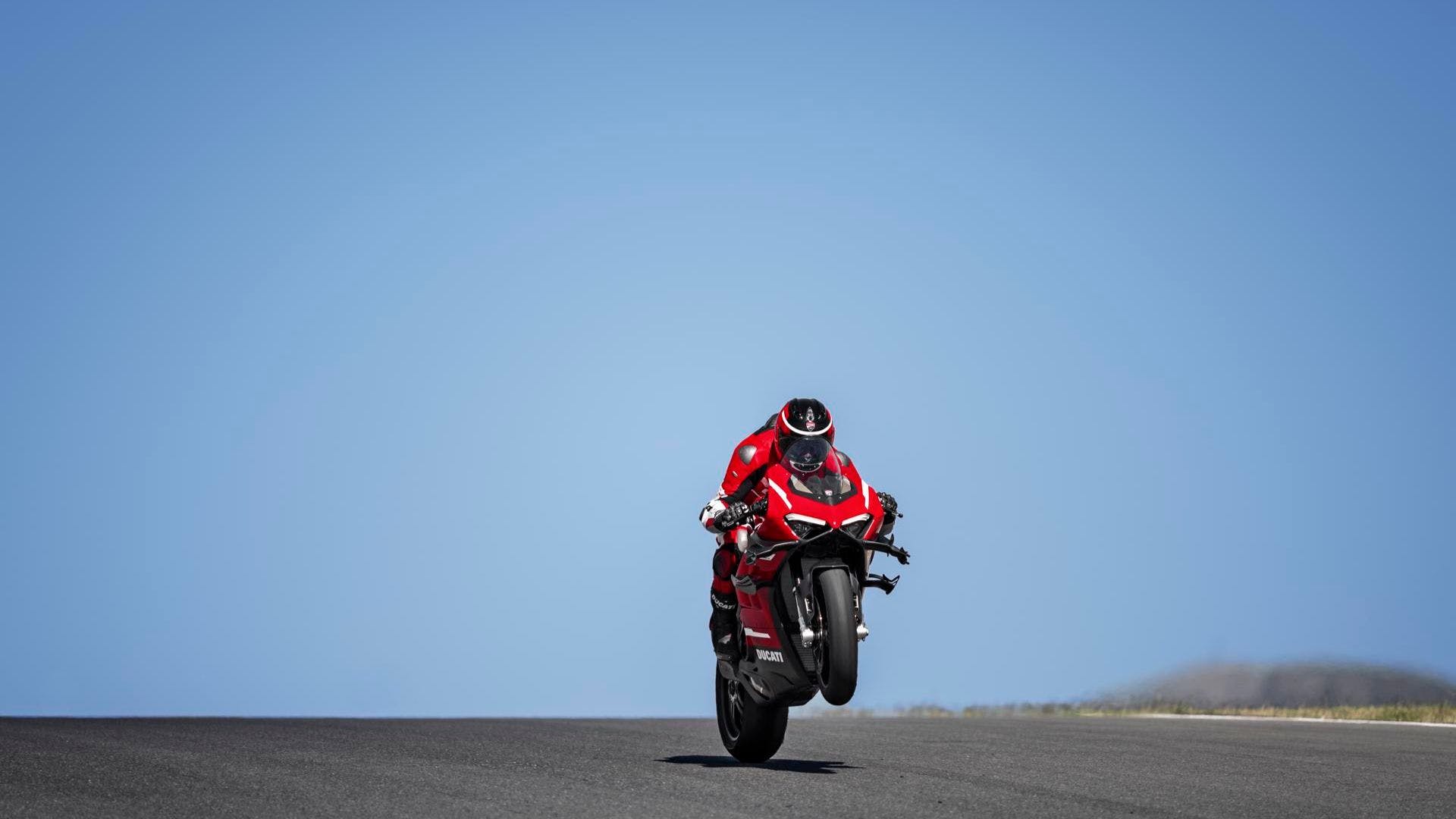 Ducati Panigale Superleggera V4: More Power, Less Weight