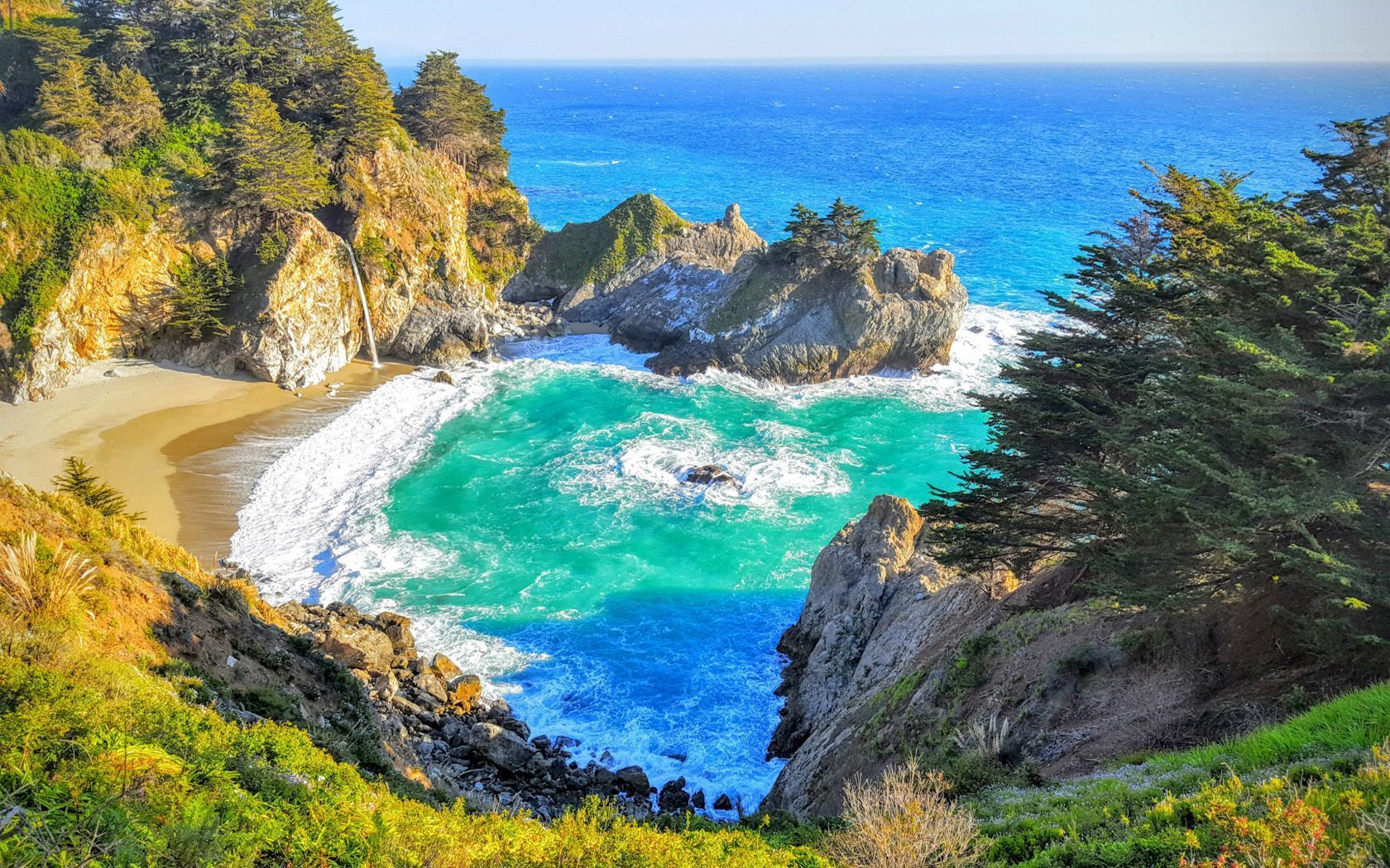 Discover the majestic McWay Falls at Julia Pfeiffer Burns State