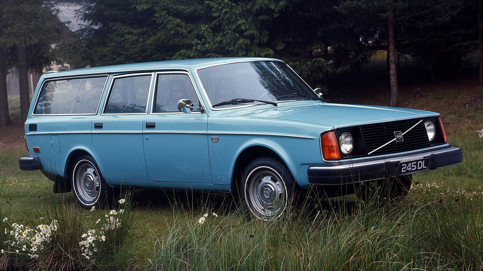 Volvo 240 Series HD Wallpaper and Background Image