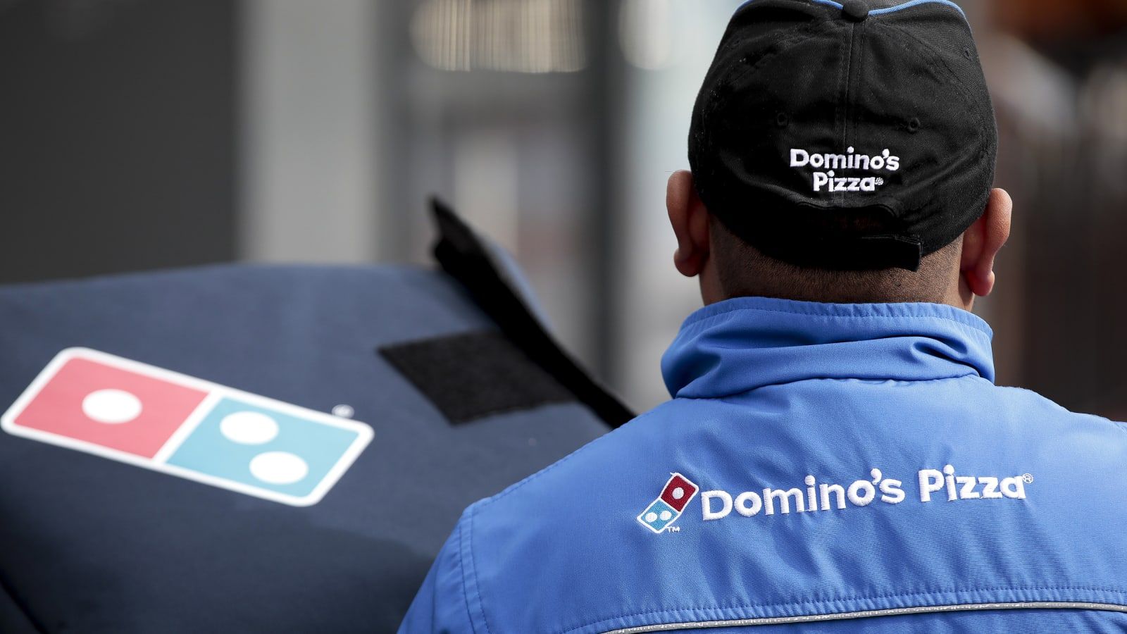 Domino's stock sinks on disappointing sales, fanning expansion doubts