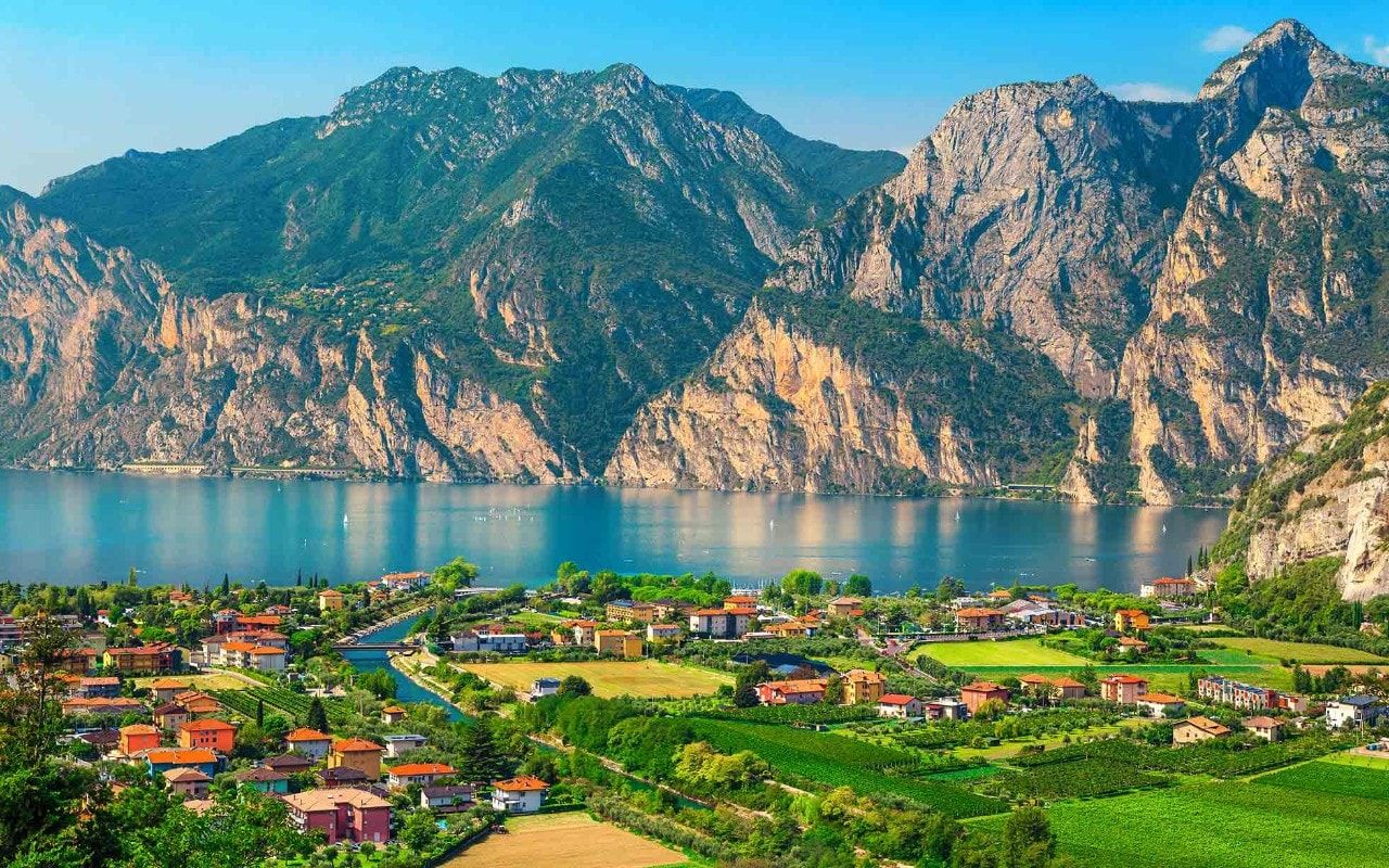North or South shore of Lake Garda, where should you stay?