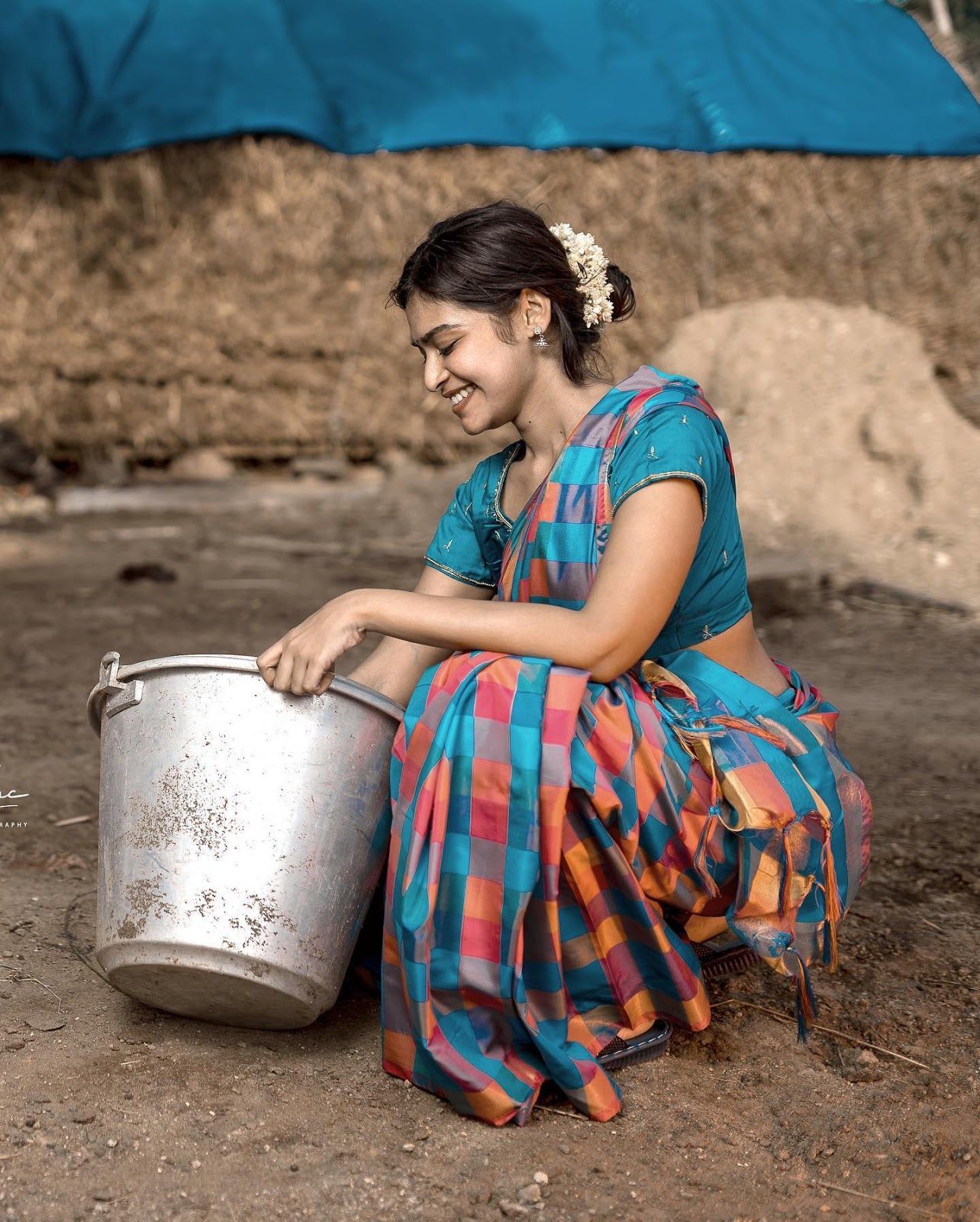 Beauty HD Wallpaper Of Dharsha Gupta In Saree