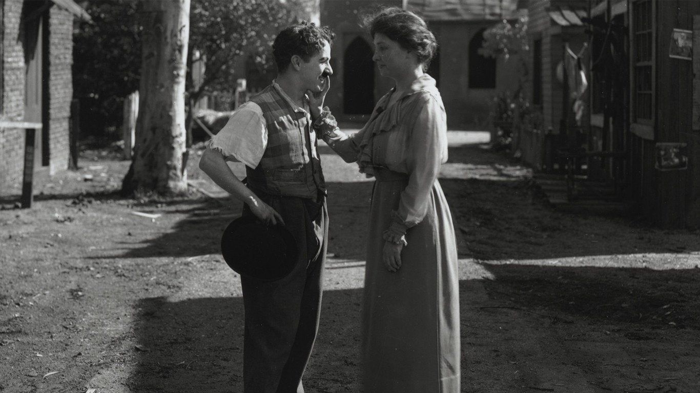 Helen Keller meeting Charlie Chaplin for the first time. 1366x768