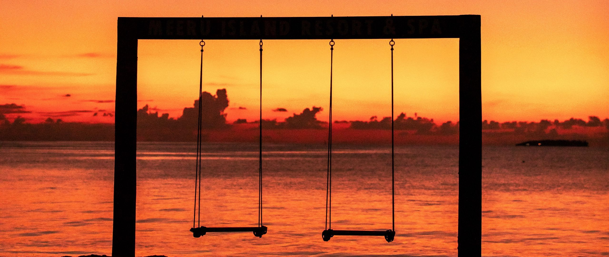 Download wallpaper 2560x1080 swing, sunset, silhouette dual wide