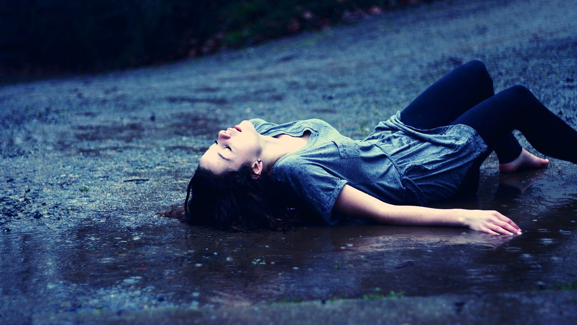 Sad Girl In Rain Widescreen Wallpaper 21225