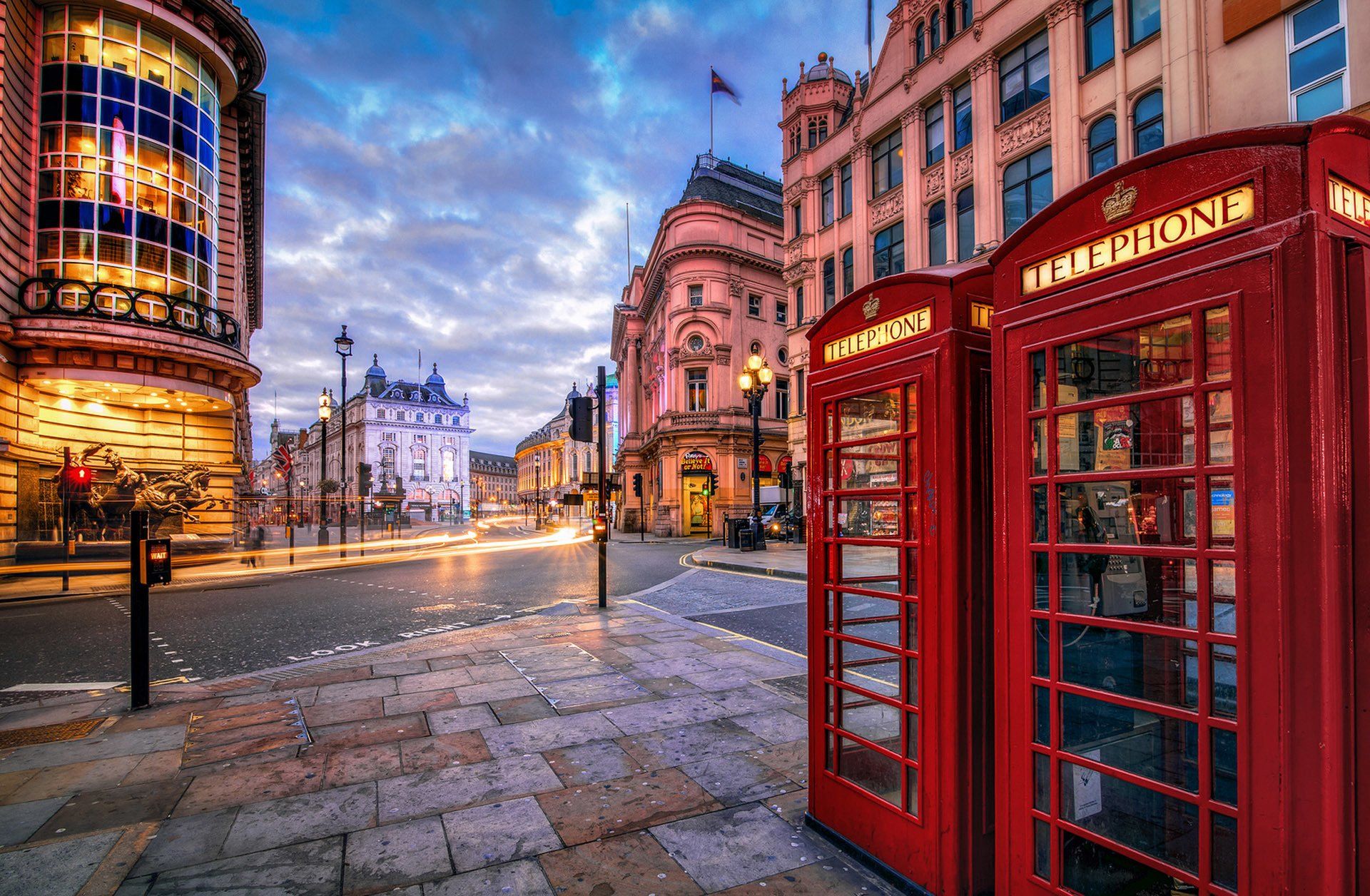 Iconic London UK Red Telephone Booth Toy Desktop Wallpaper 1920x1256