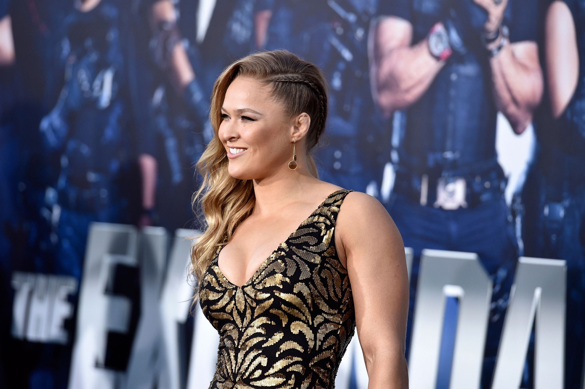 Manual resize of wallpaper Ronda Rousey, The Expendables Rhonda