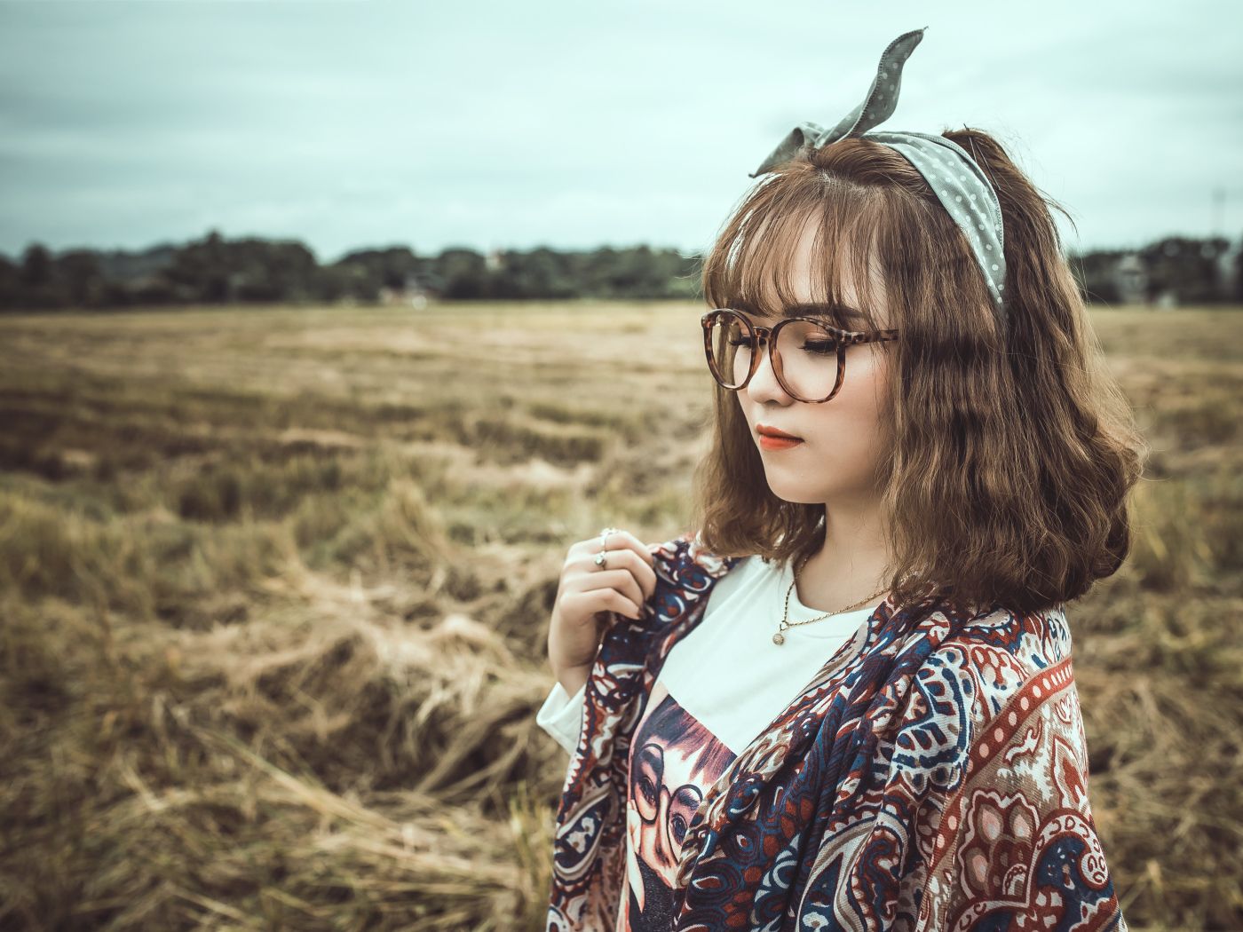 Beautiful Asian girl with glasses Desktop wallpaper 1400x1050