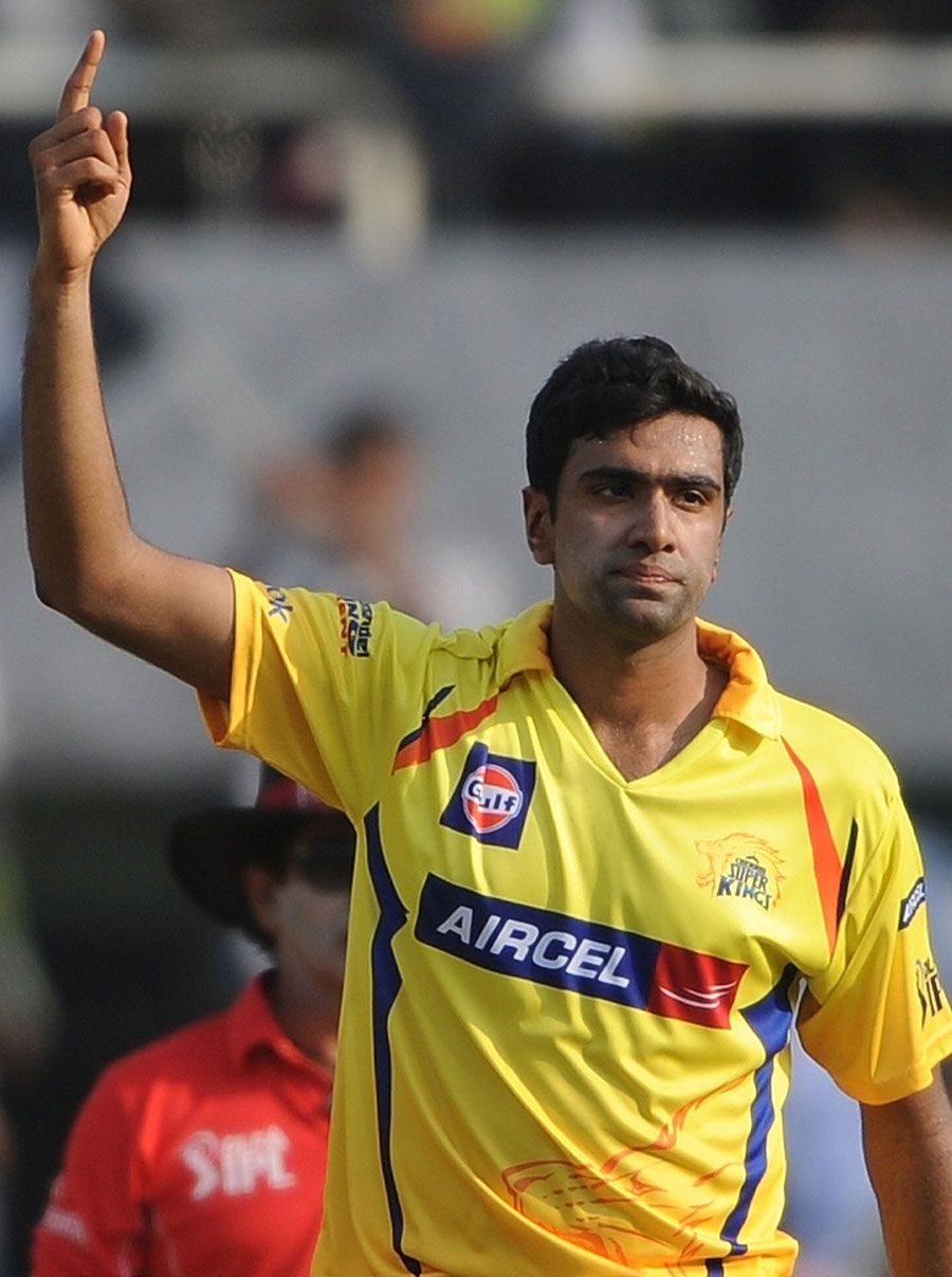 R Ashwin Got The Wicket Of Robin Uthappa In Csk Bowling Wallpaper & Background Download