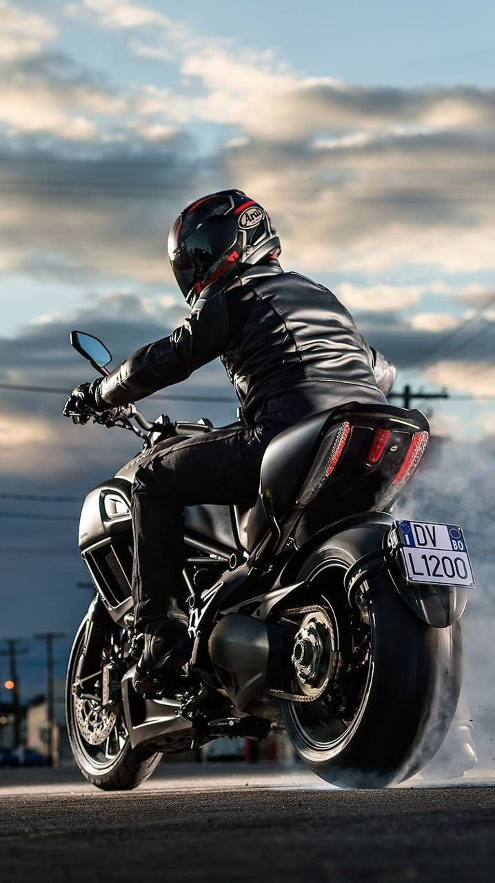 Download Ducati Diavel Wallpaper