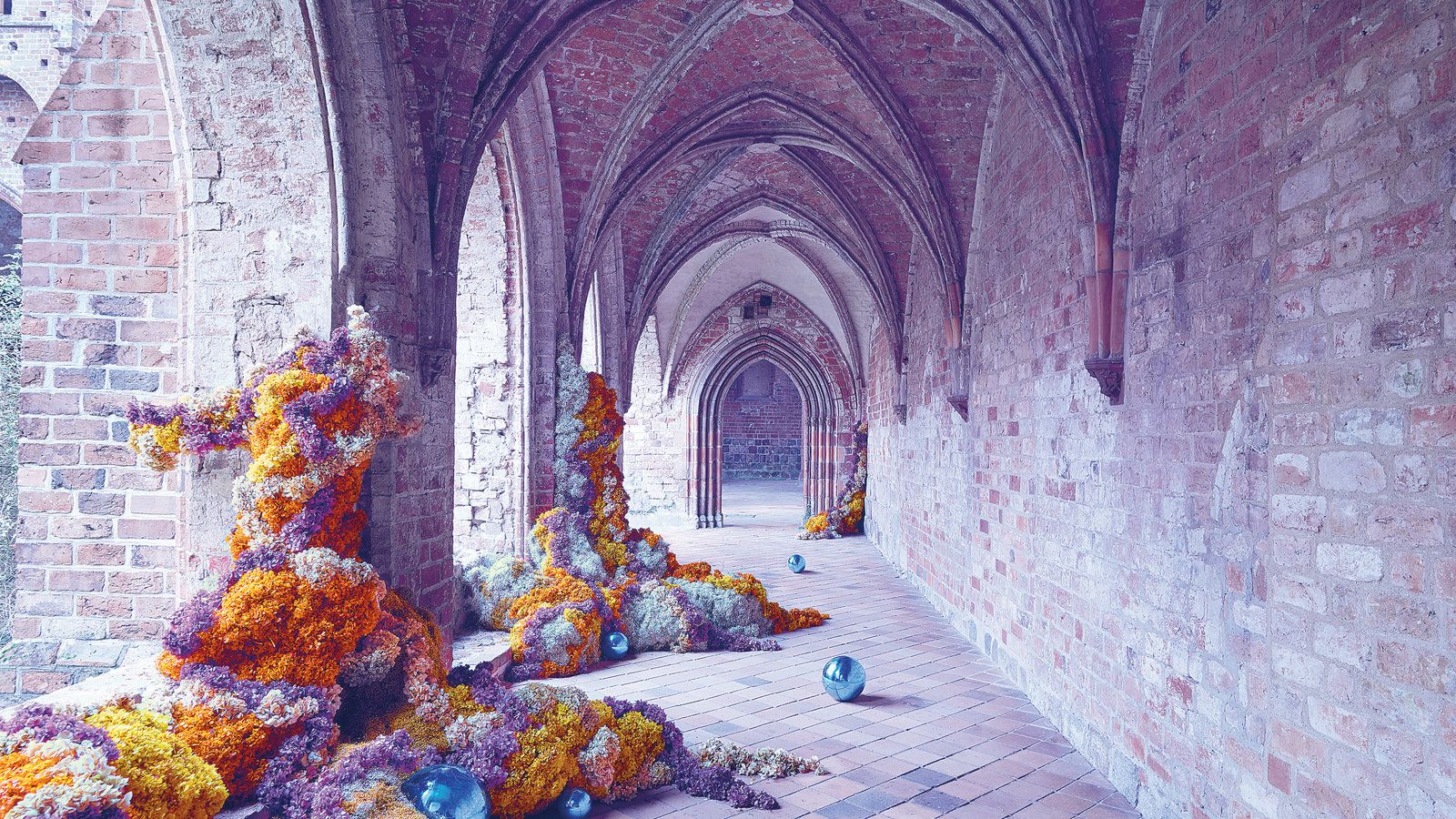 How Floral Arrangements Began to Take Over the Table