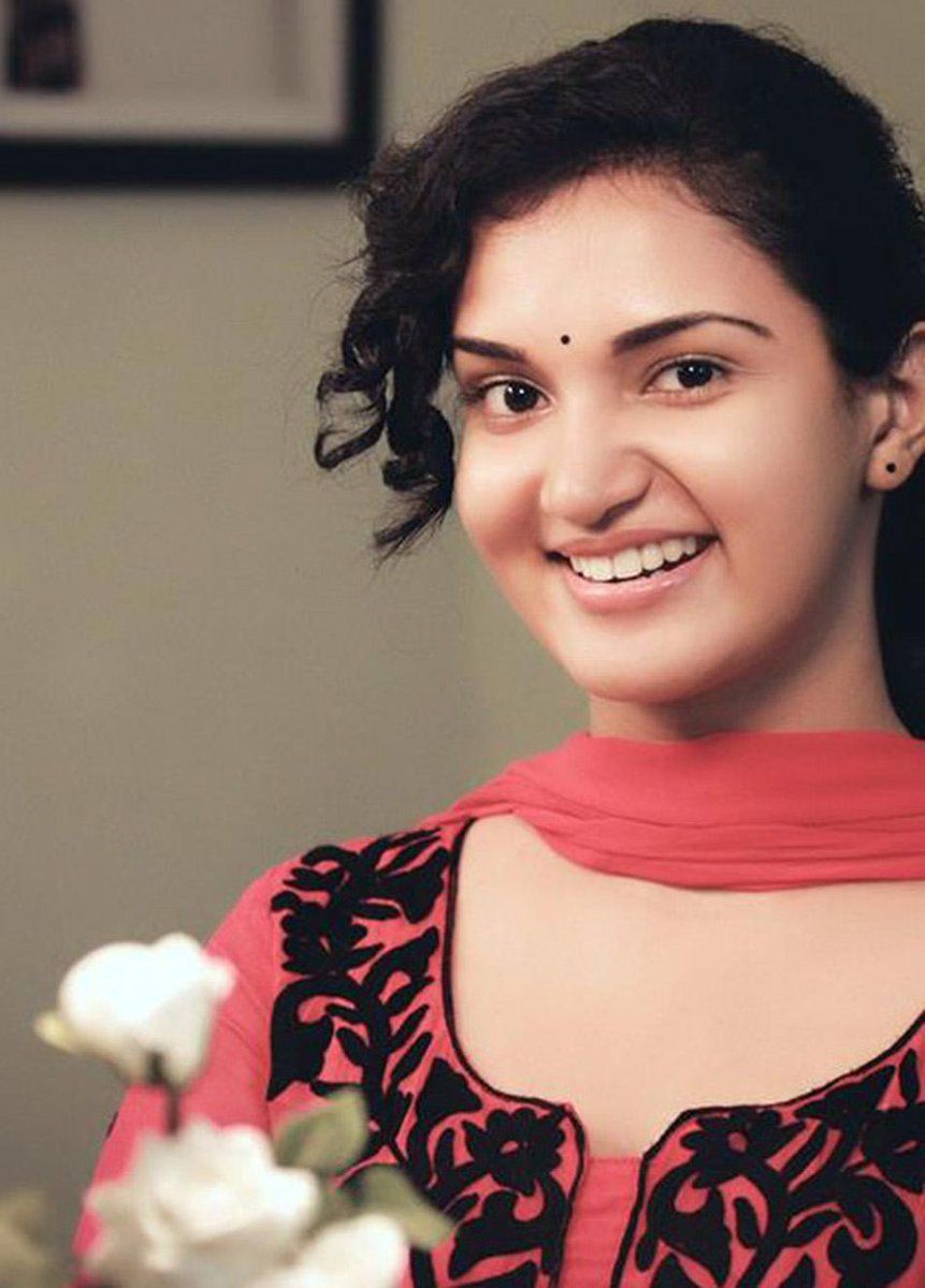 Honey Rose Free Hd Wallpaper Download, Latest Images - Page 3