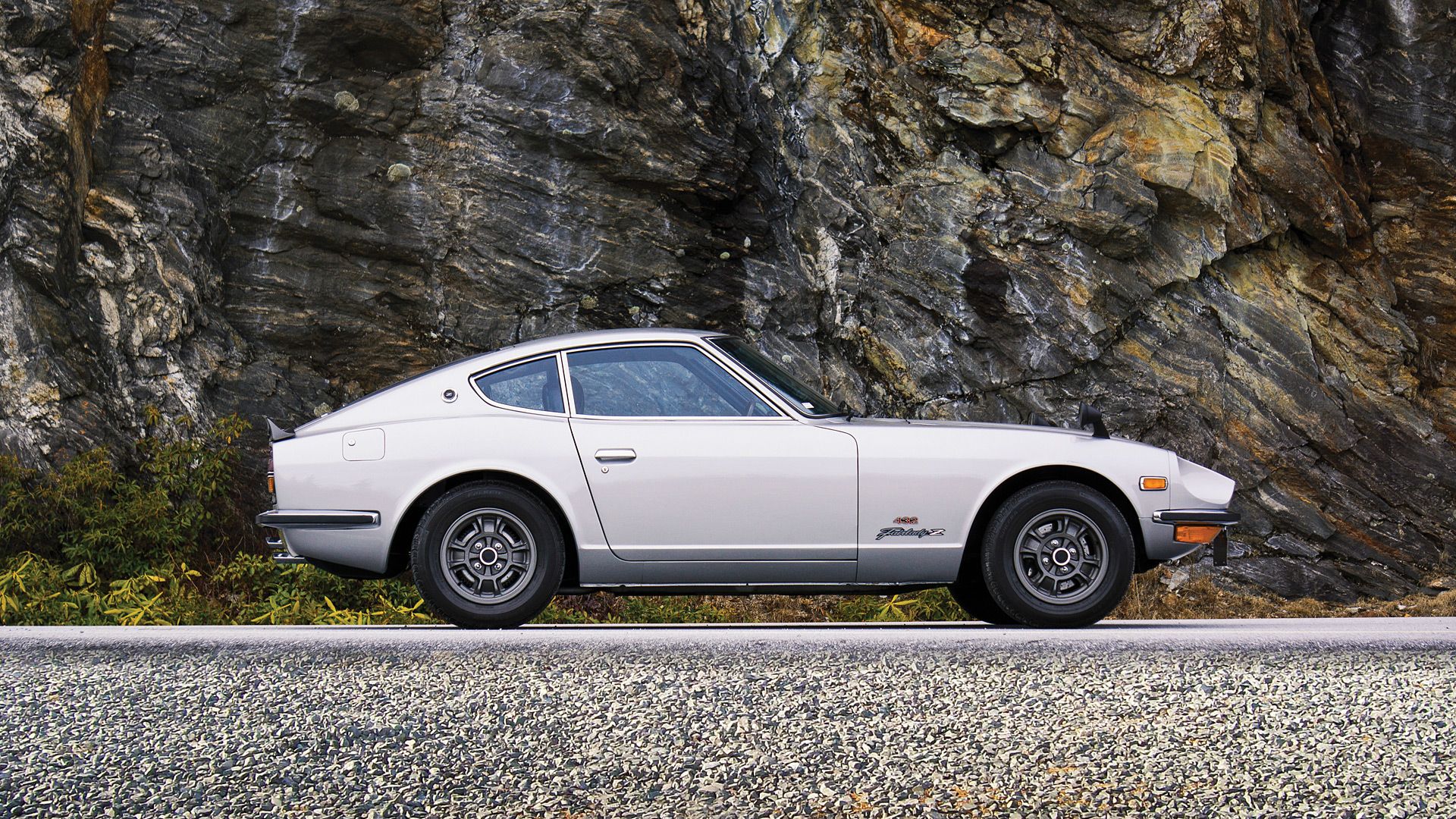 Nissan Fairlady Z432 Wallpaper, Specs & Videos