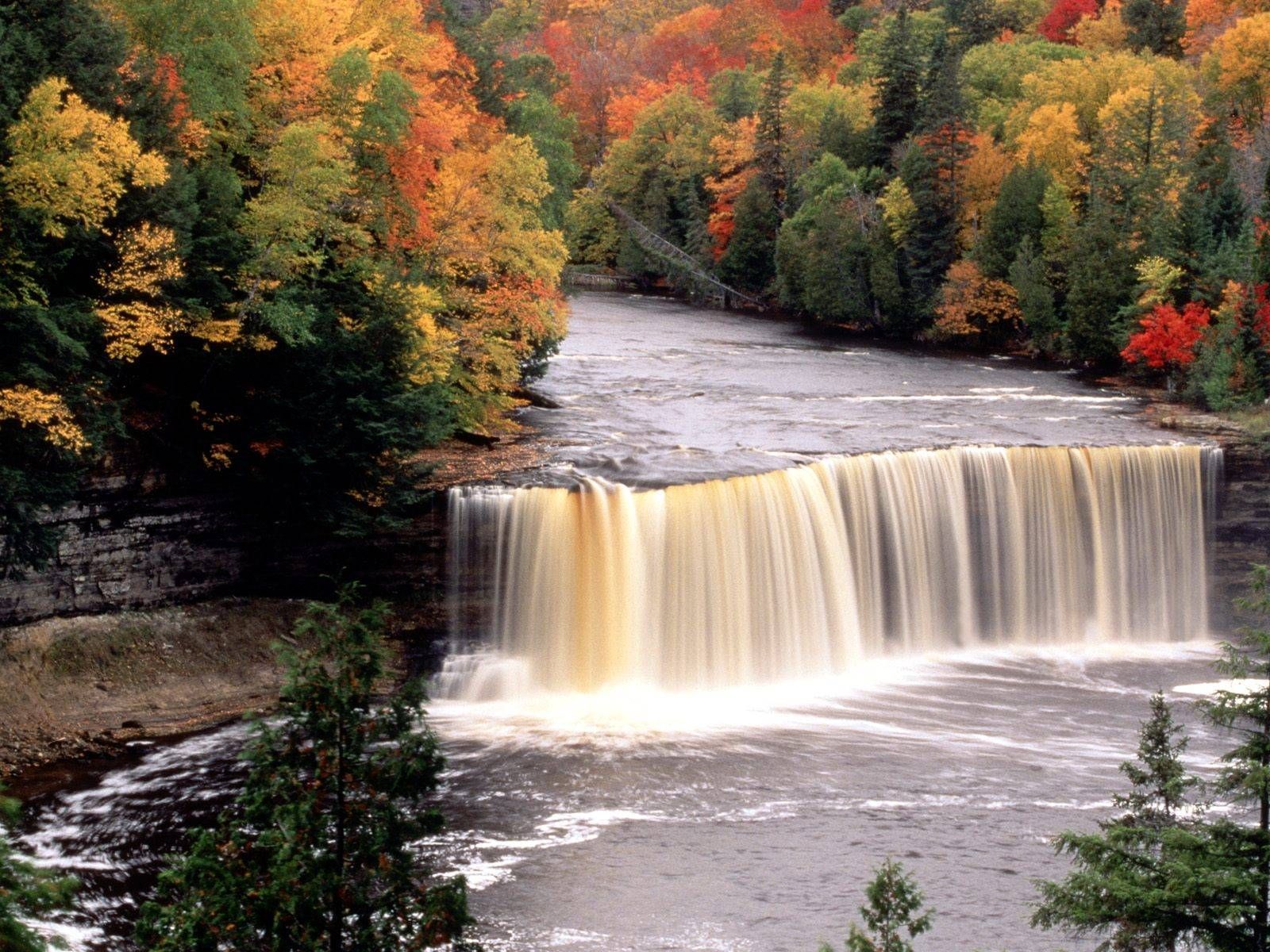 Tahquamenon Falls, Upper Peninsula of Michigan 1600x1200