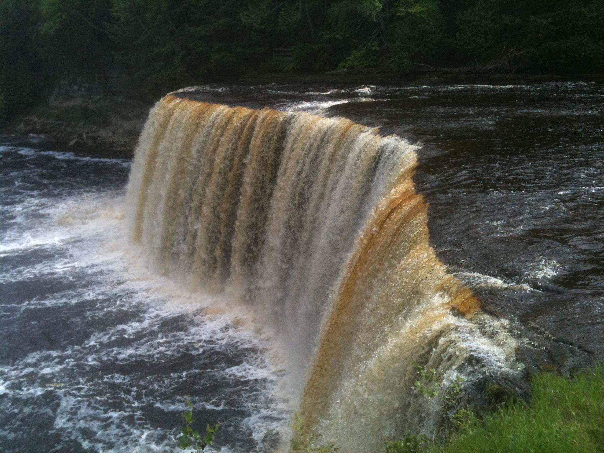 Tahquamenon Falls, Michigan UP [OC][2048x1536]