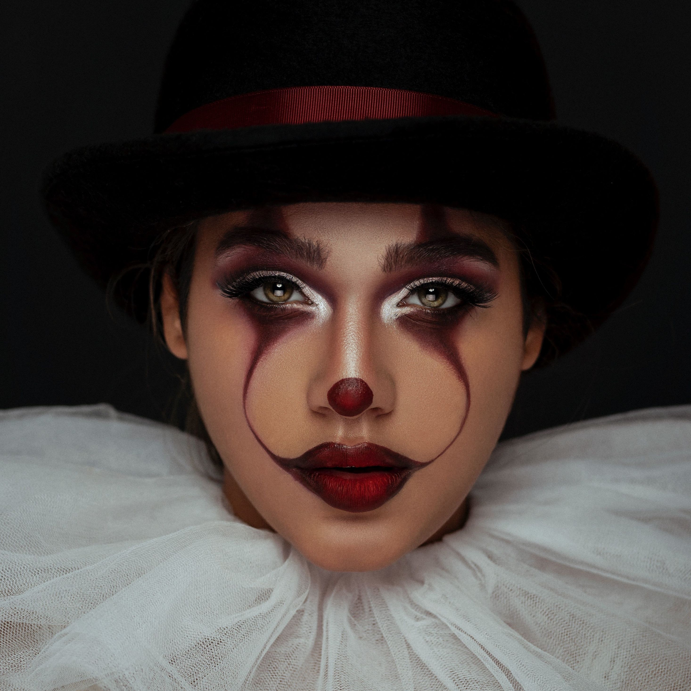 Download 2932x2932 wallpaper woman model, joker, makeup, ipad pro
