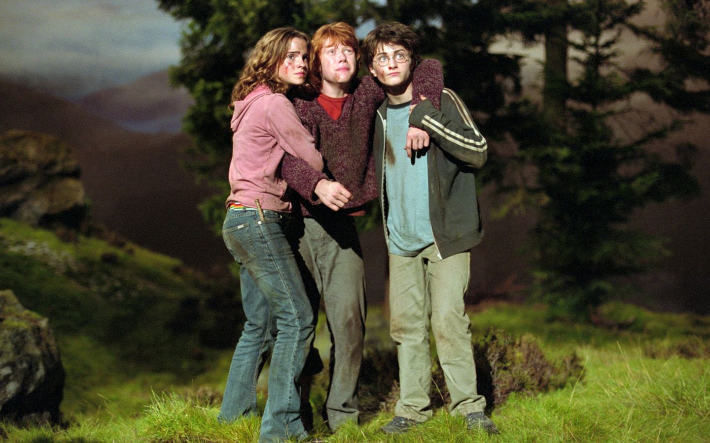 Emma Watson with other crew in Harry Potter Wallpaper