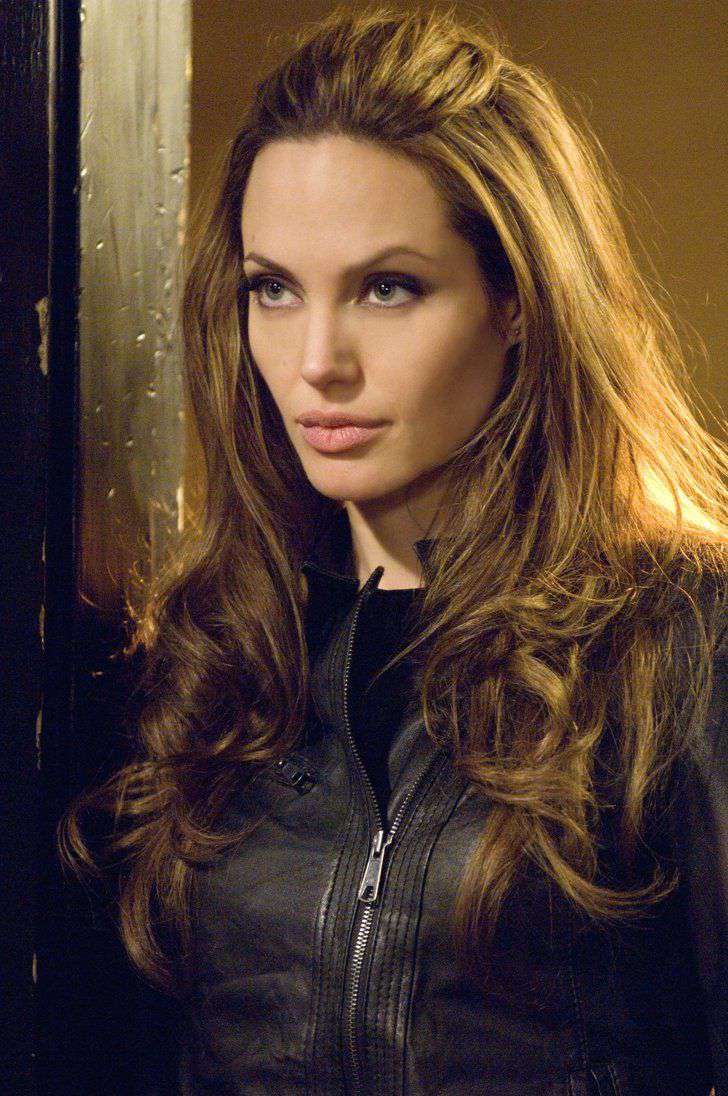Angelina Jolie Wallpaper iPhone
