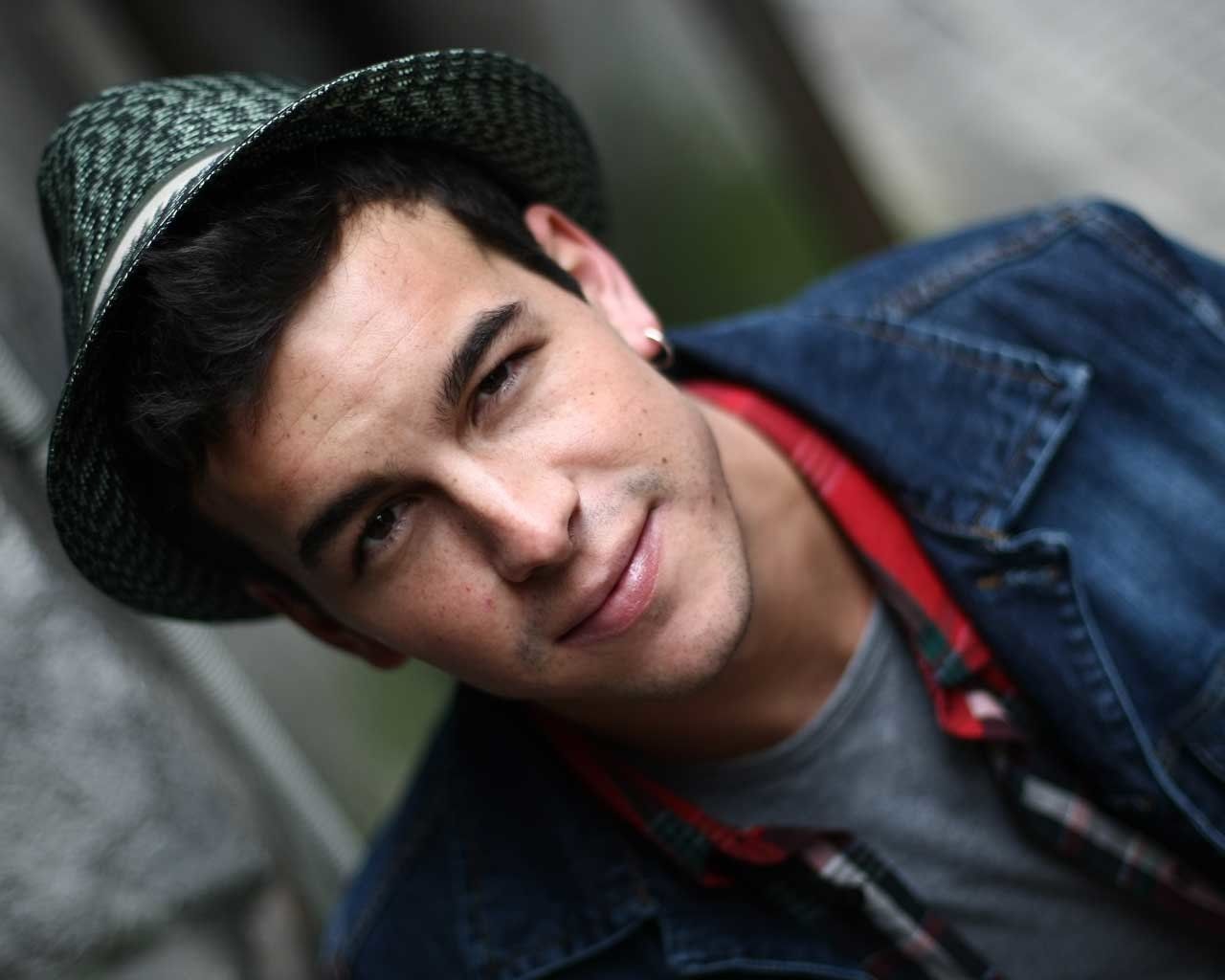 Mario Casas Hat Wallpaper 60551 1280x1024px