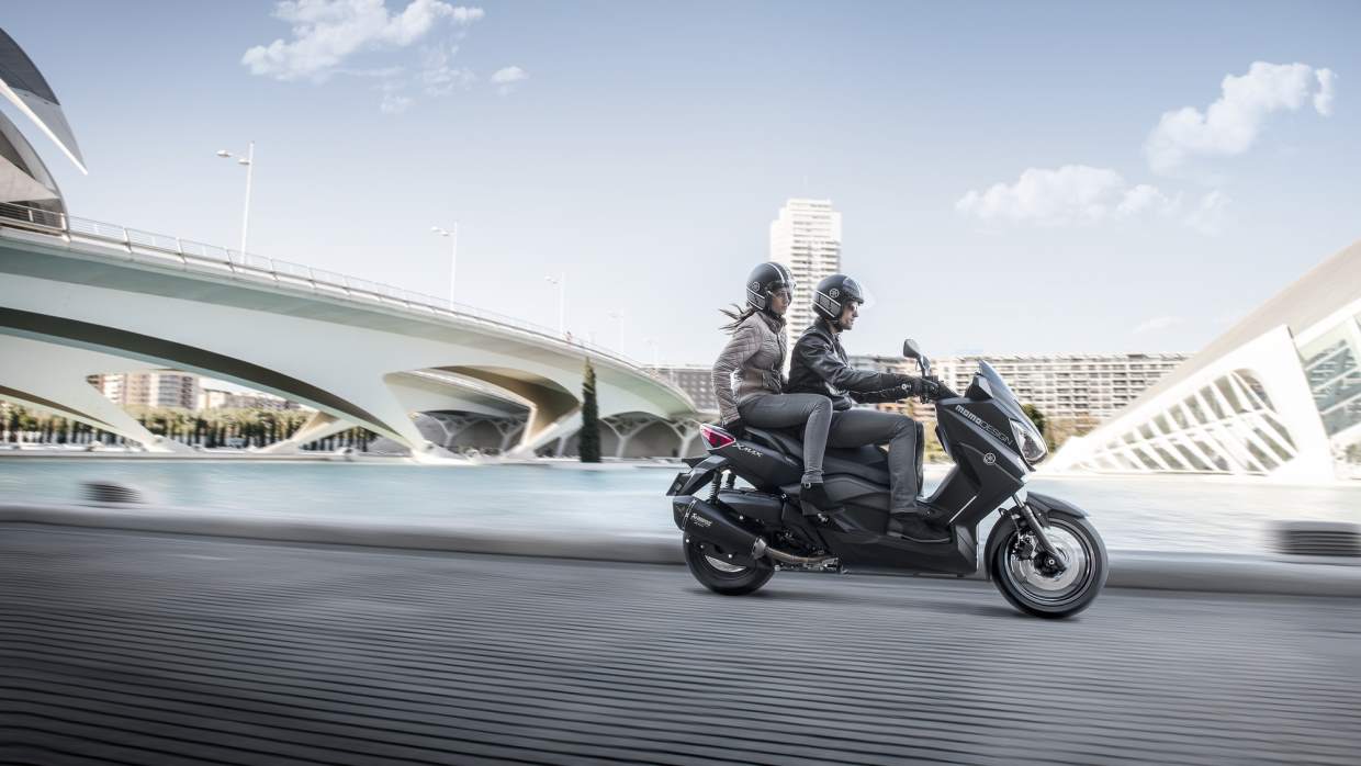 Yamaha X MAX 400 2014 Scooter Wallpaper