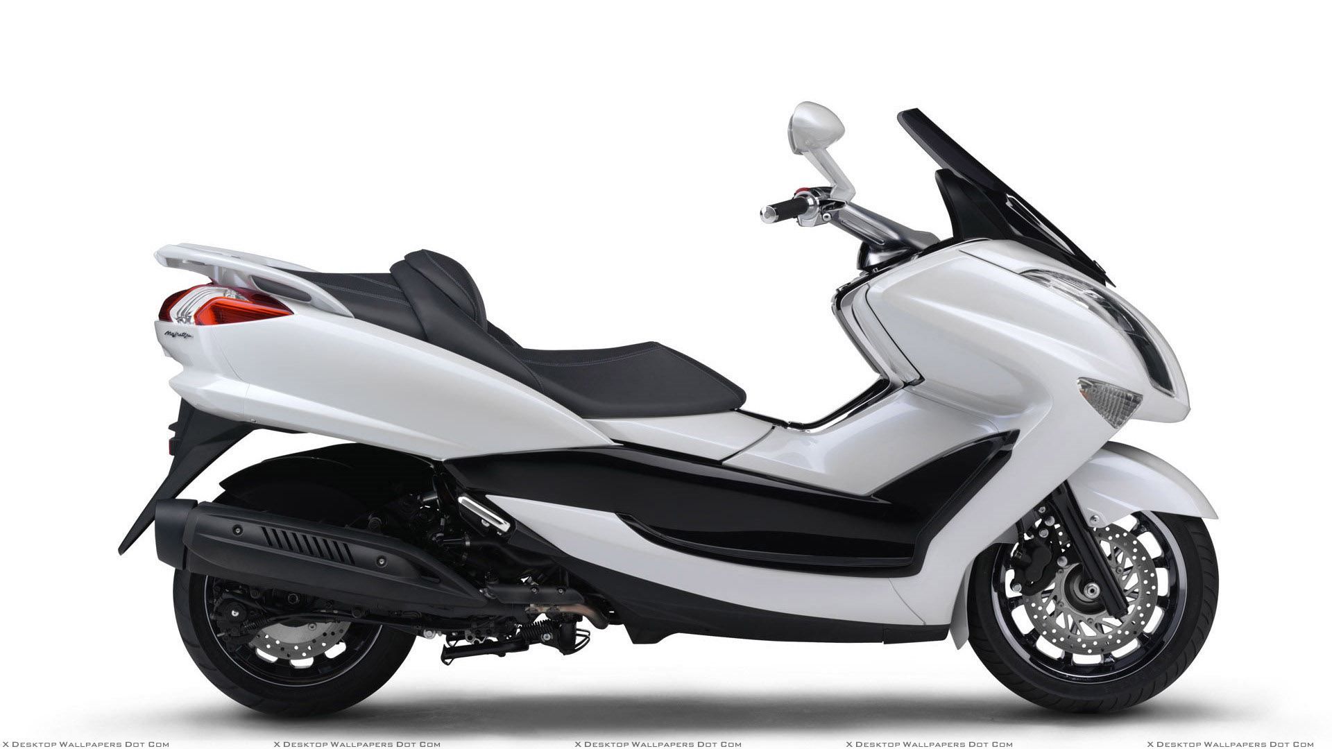 Yamaha Majesty White Color Wallpaper