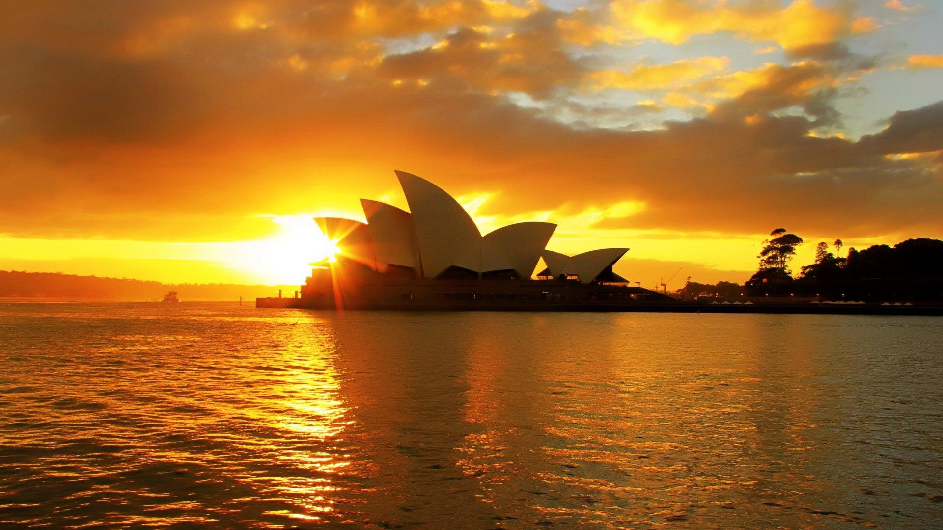 A Beautiful Sunset at Sydney Opera House [1920 X 1080]