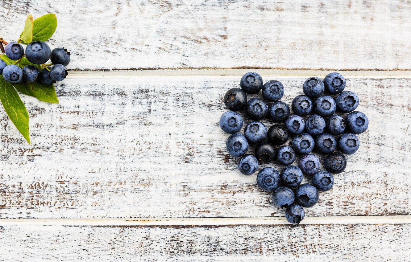 Wallpaper berries, blueberries, love, fresh, heart, wood, romantic