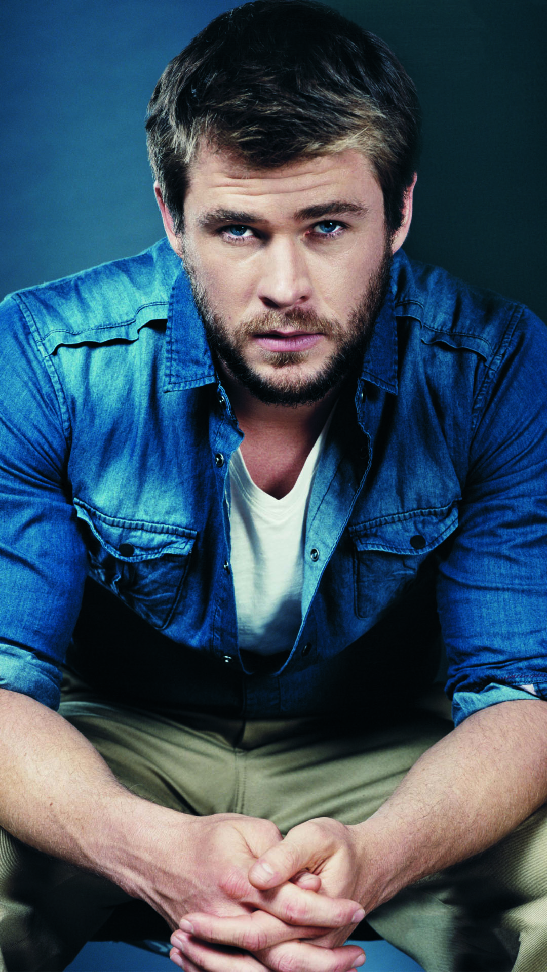 Chris Hemsworth In Blue Shirt Wallpaper