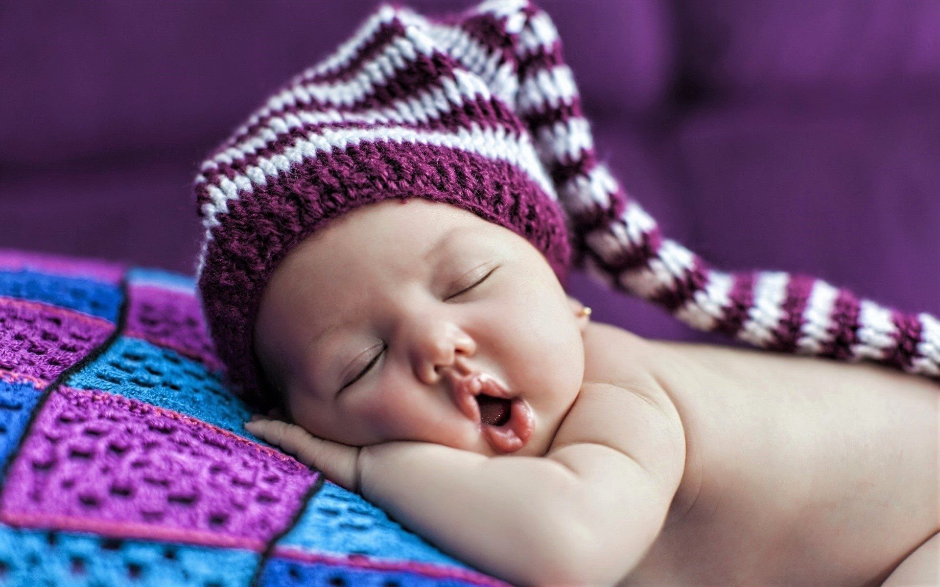 Sleeping Baby HD Wallpaper