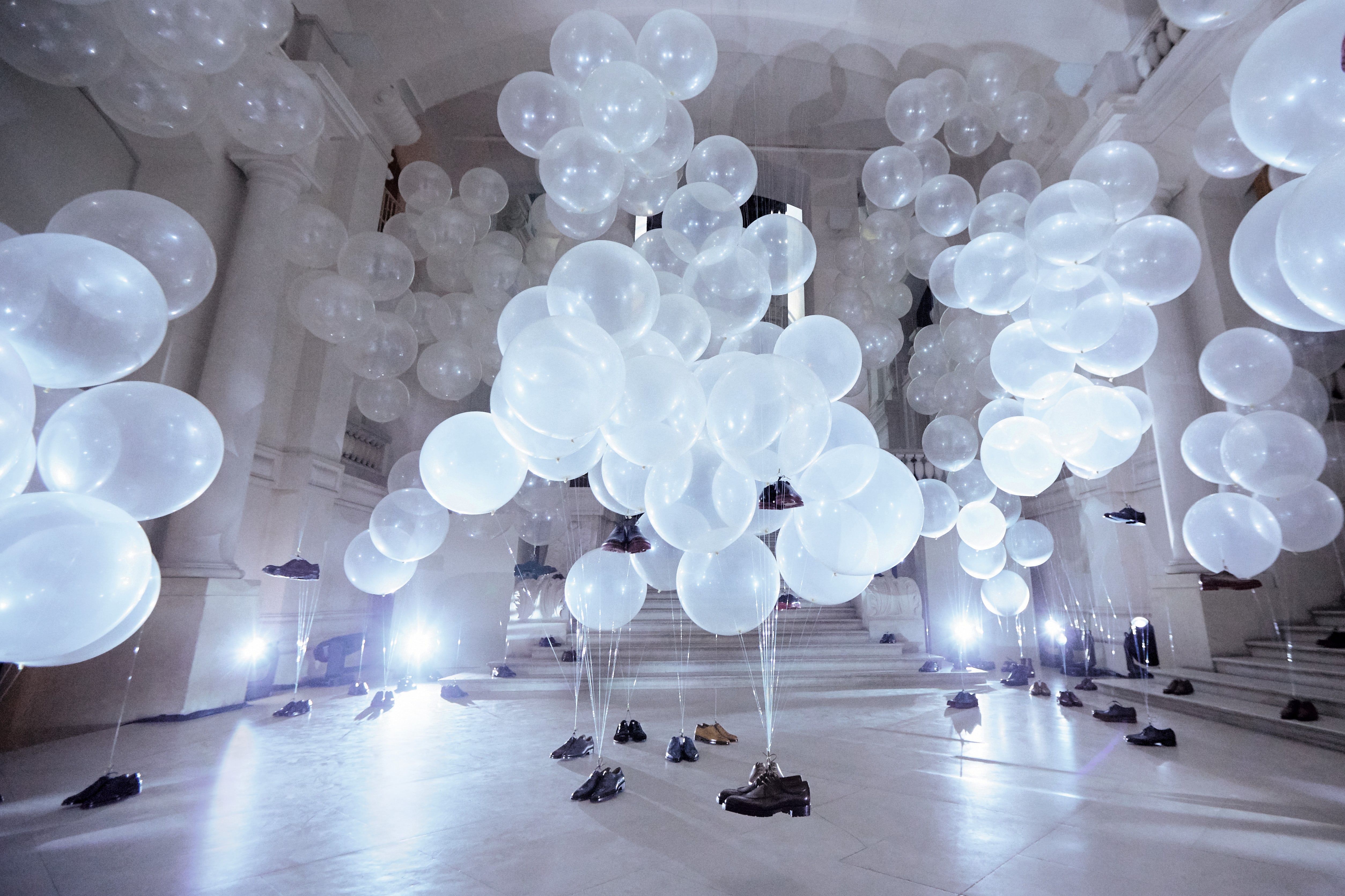 Fashion's Fellini: the spectacular catwalks of Alexandre de Betak. Catwalk design, Fashion wallpaper, Fashion show