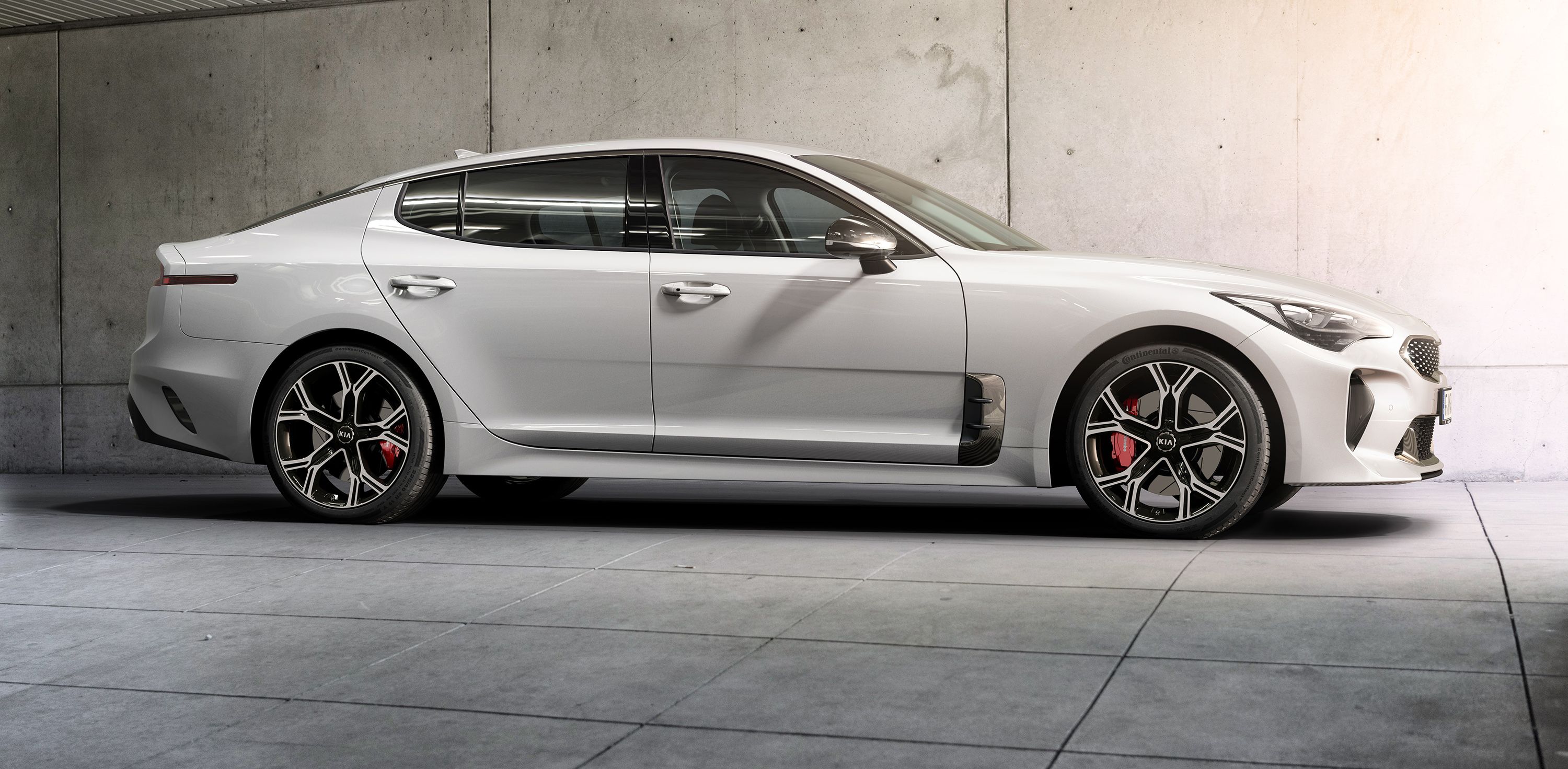 Kia Stinger GT picture. Kia photo gallery