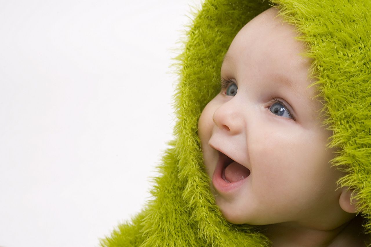 Desktop Wallpaper newborn laugh Smile Children Staring