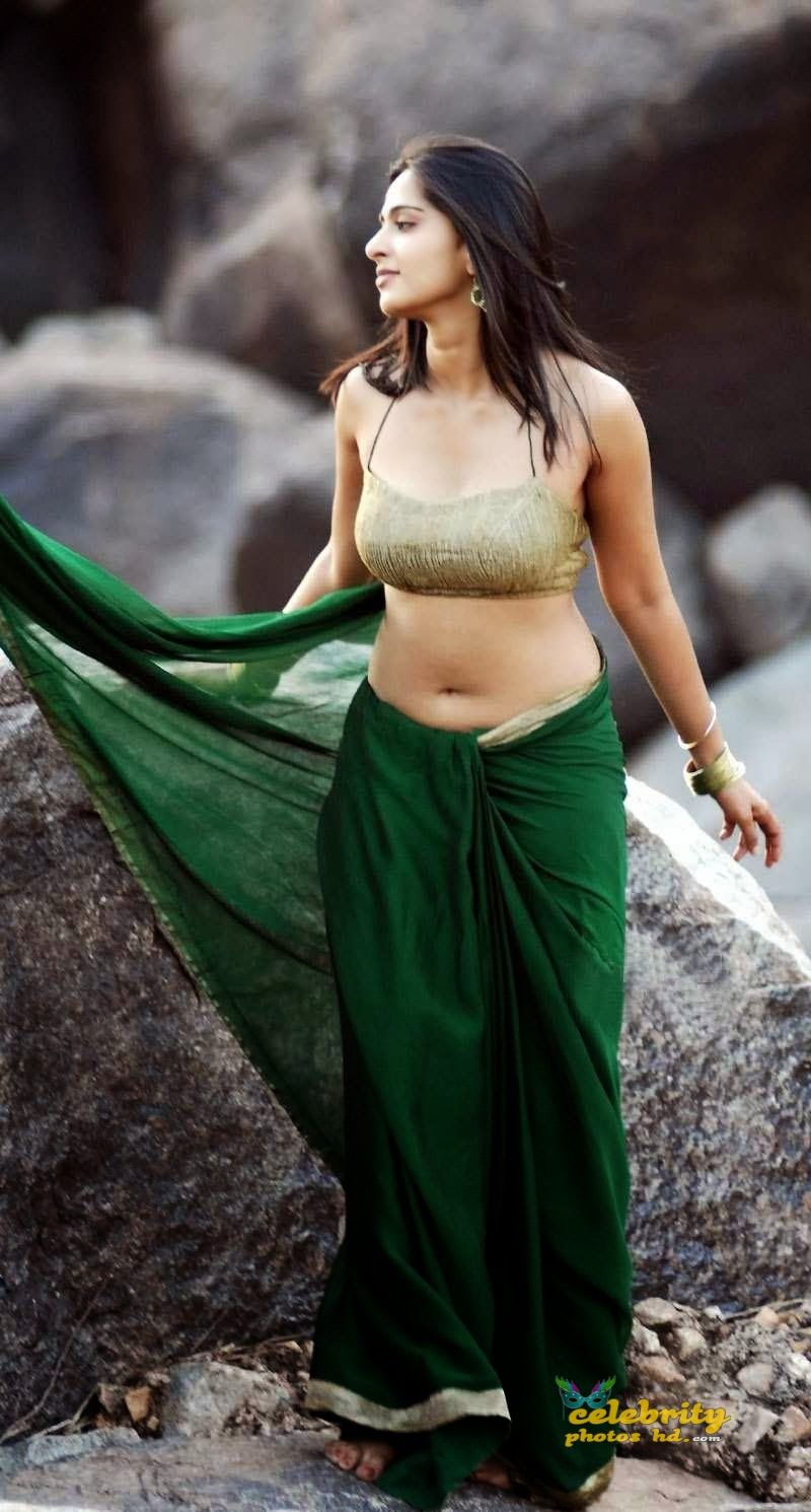 Anushka Shetty Very Hot Navel Show In Green Saree