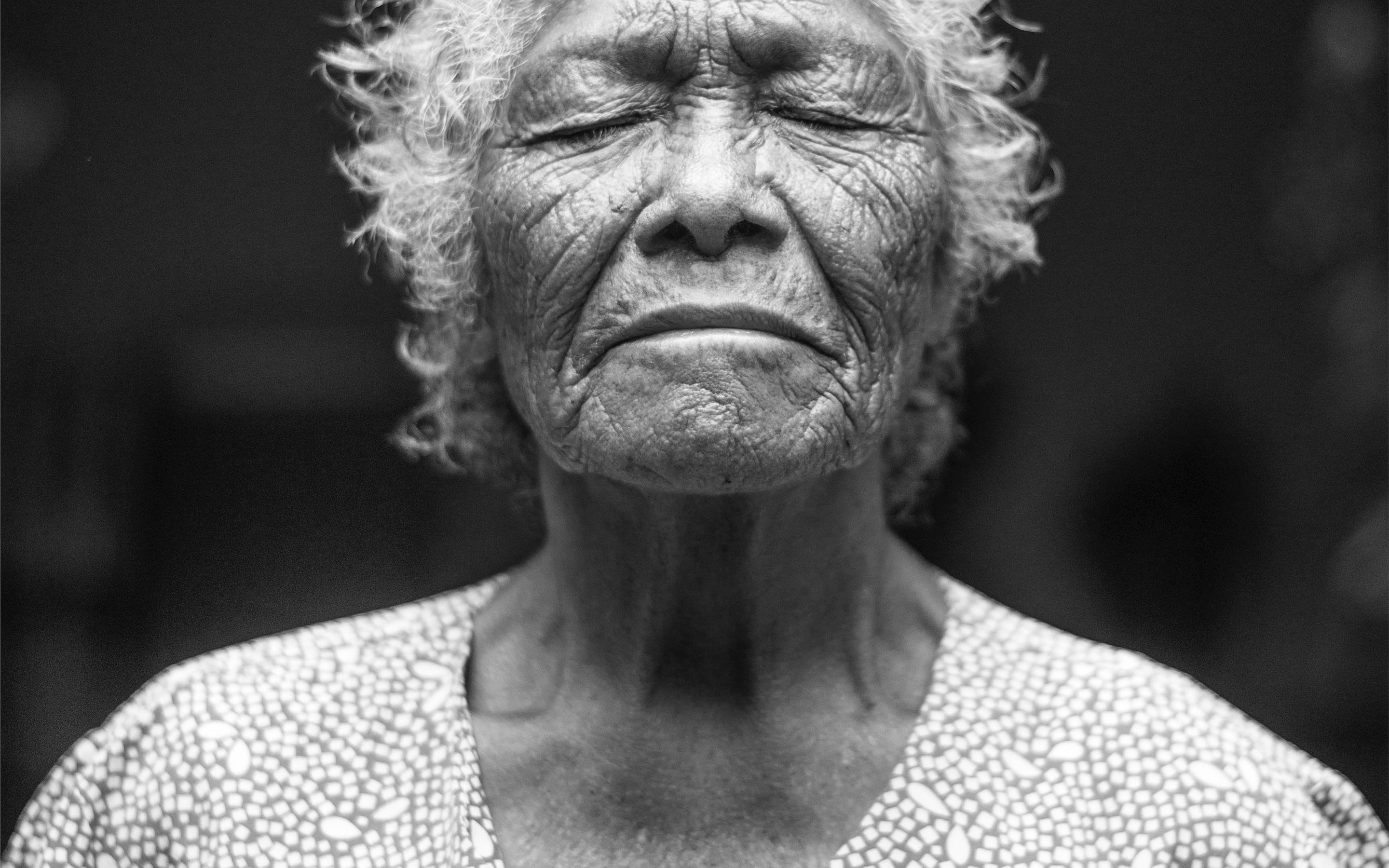 Old woman closing her eye. MacBook Air Wallpaper Download