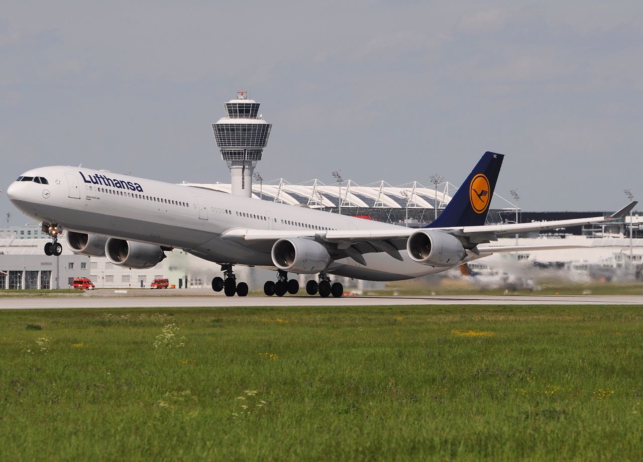 Lufthansa Airbus A340 600 Rotating Takeoff Aircraft Wallpaper 3949