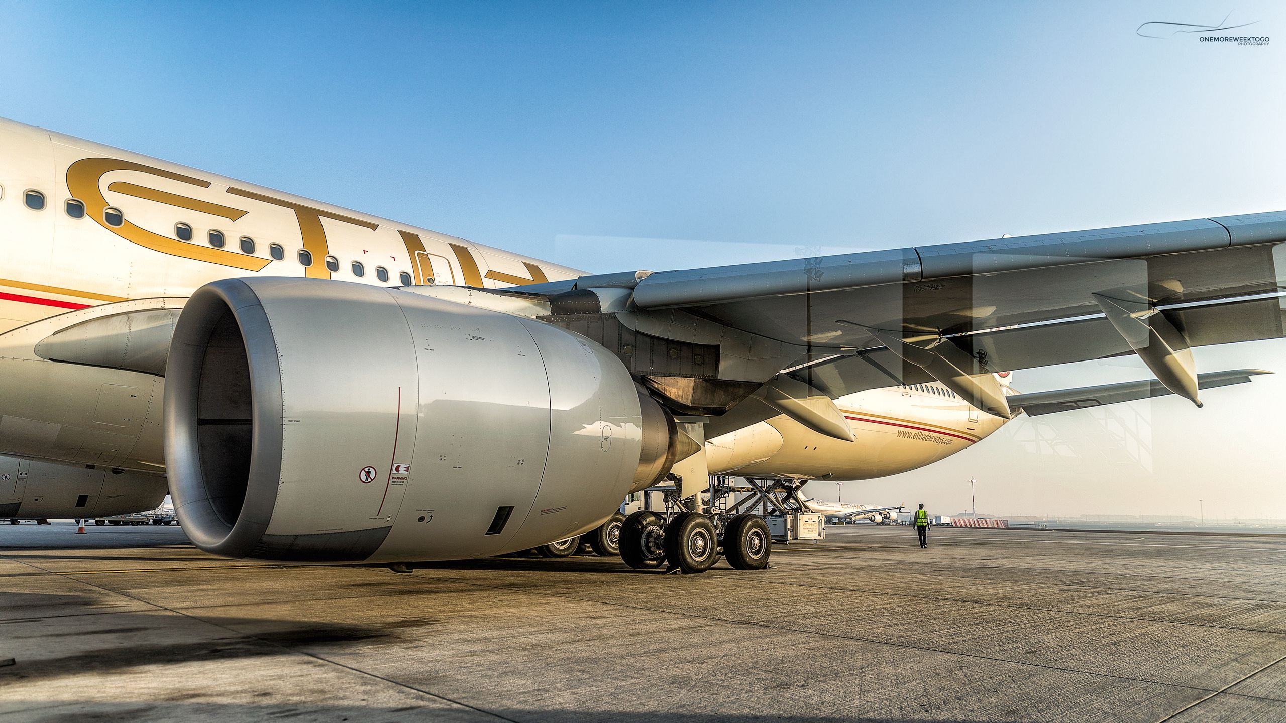 Etihad Airways Business Class Icn Auh Airbus A340 600 Remote Gate