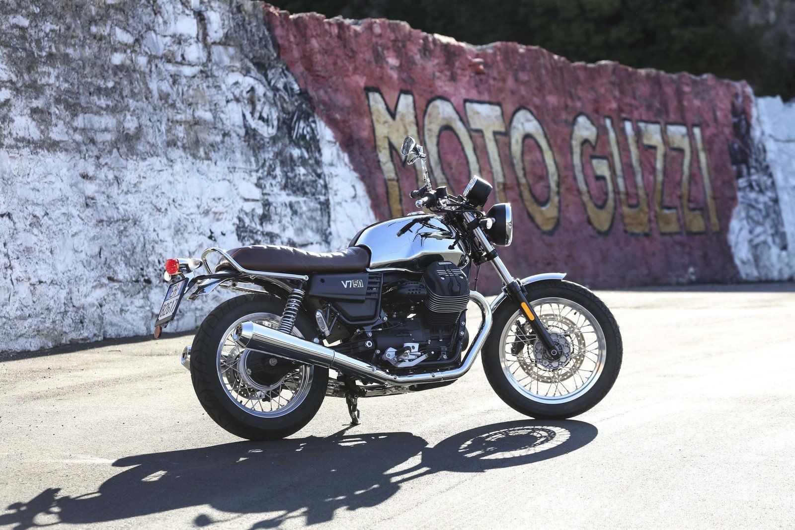 Moto Guzzi V7 III Picture, Photo, Wallpaper And Videos