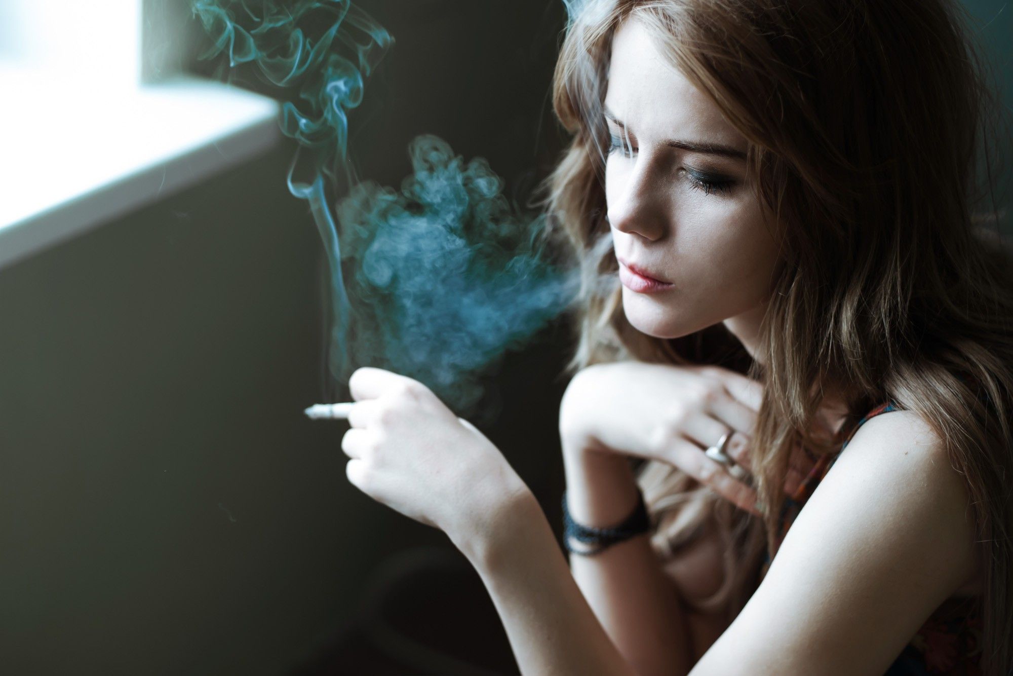 women, Brunette, Smoking, Cigarettes Wallpaper HD / Desktop
