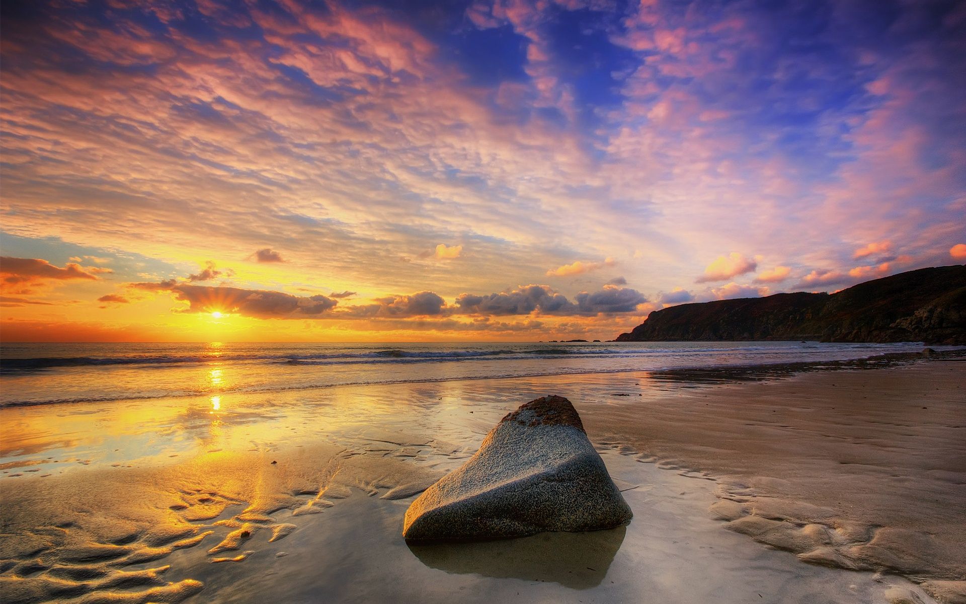 Wallpaper Beach sunset, sun, sea, cloudy sky, stone 1920x1200 HD