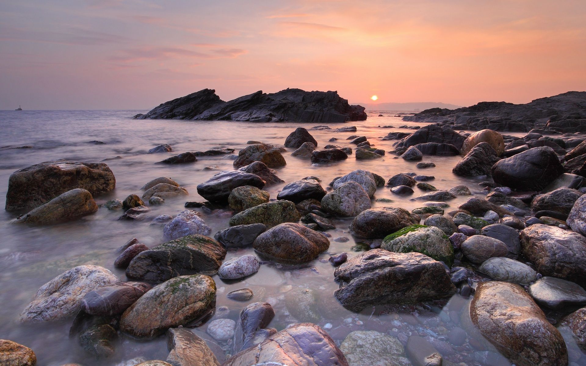 Wallpaper Beach sunset, sky, sun, sea, stones 1920x1200 HD Picture