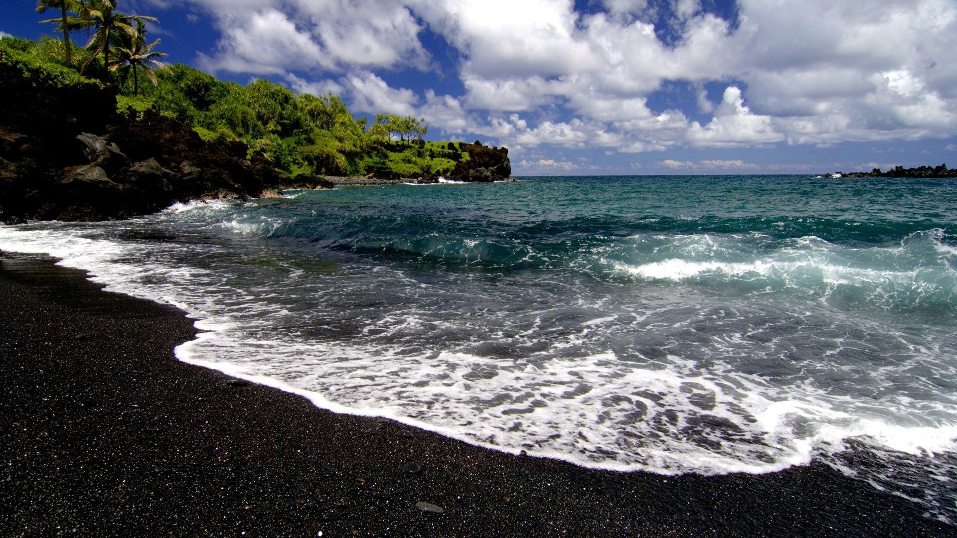 beach waves Hawaii maui black sand / 1920x1080 Wallpaper. Maui