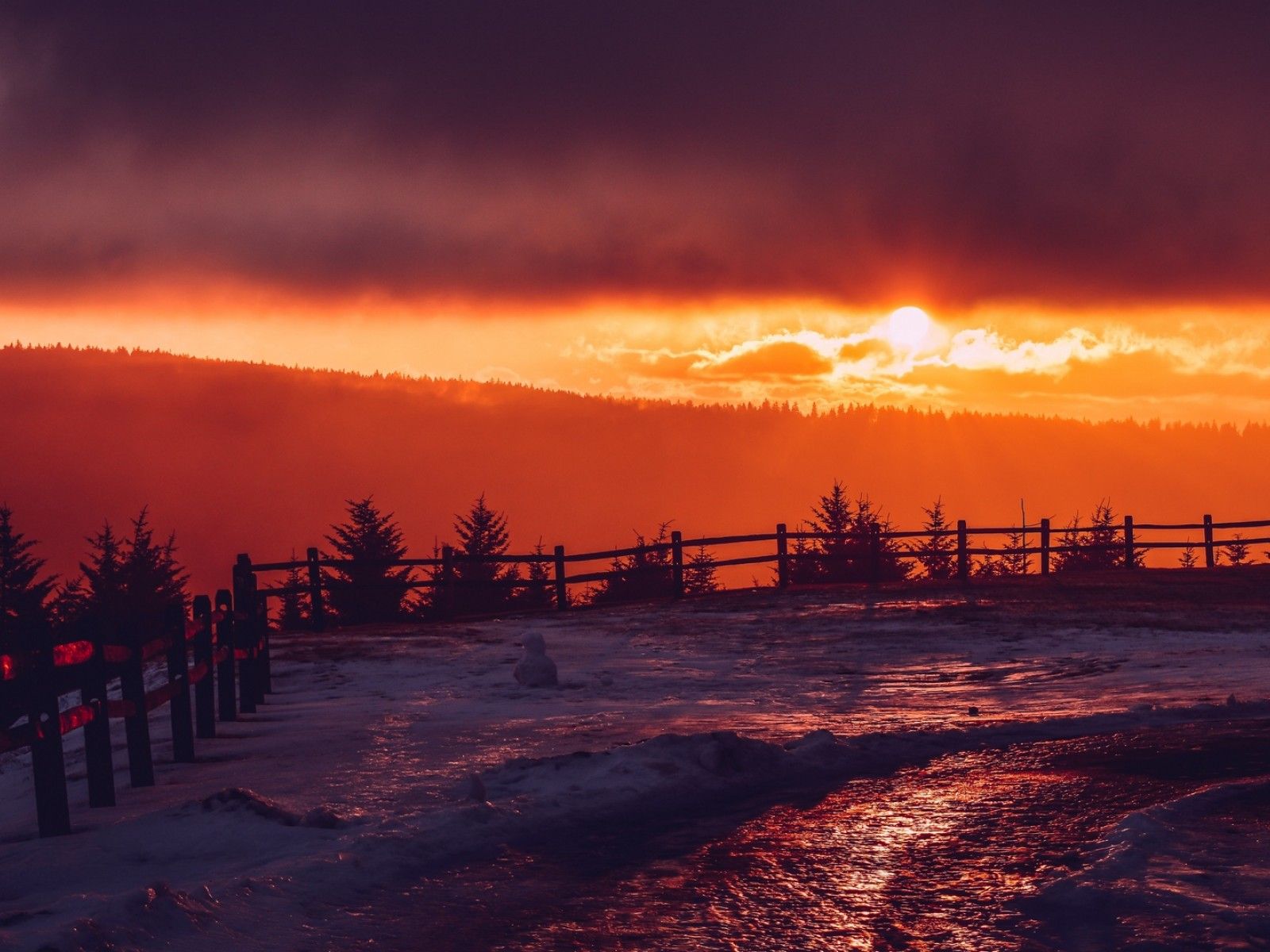 Mountains full of snow under the sunset HD Wallpaper 1600x1200