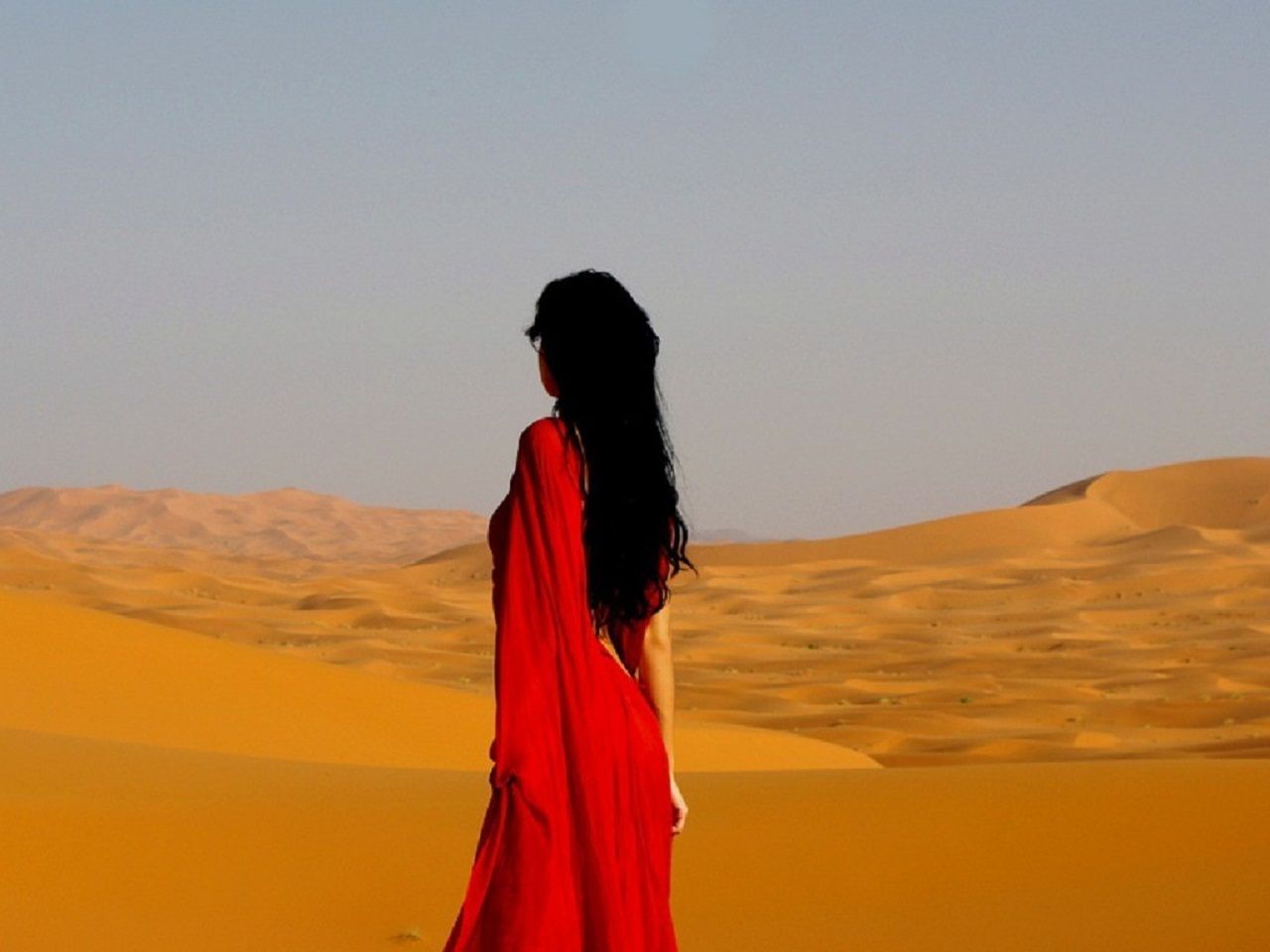 Arabic Girl 4K in Red Wallpaper. Girl wallpaper, Red wallpaper, Photo