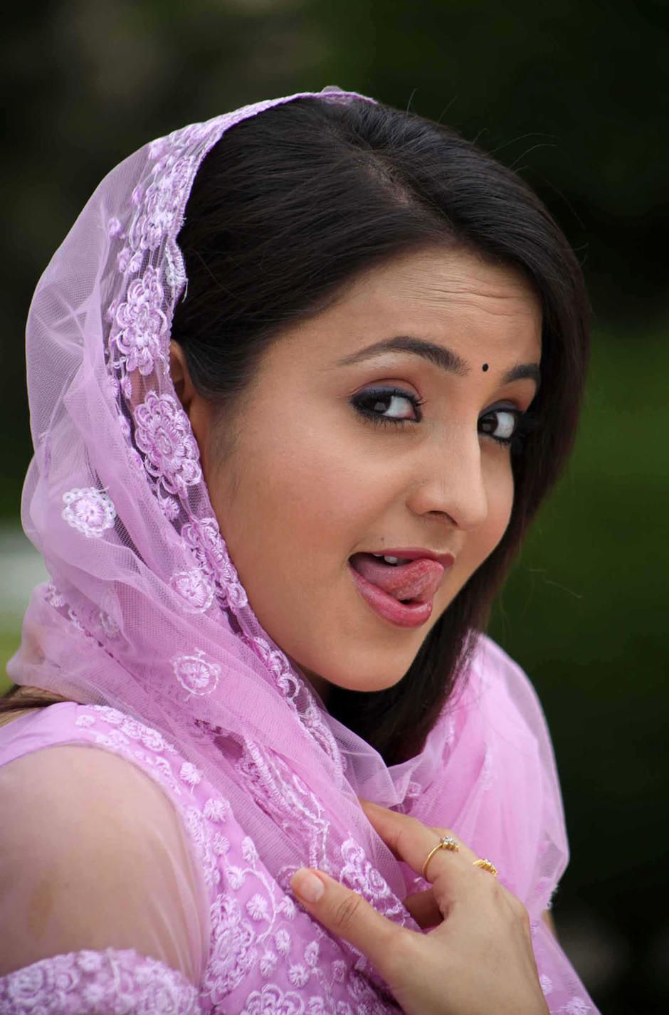 Bhama Photos, Pictures, Wallpapers.